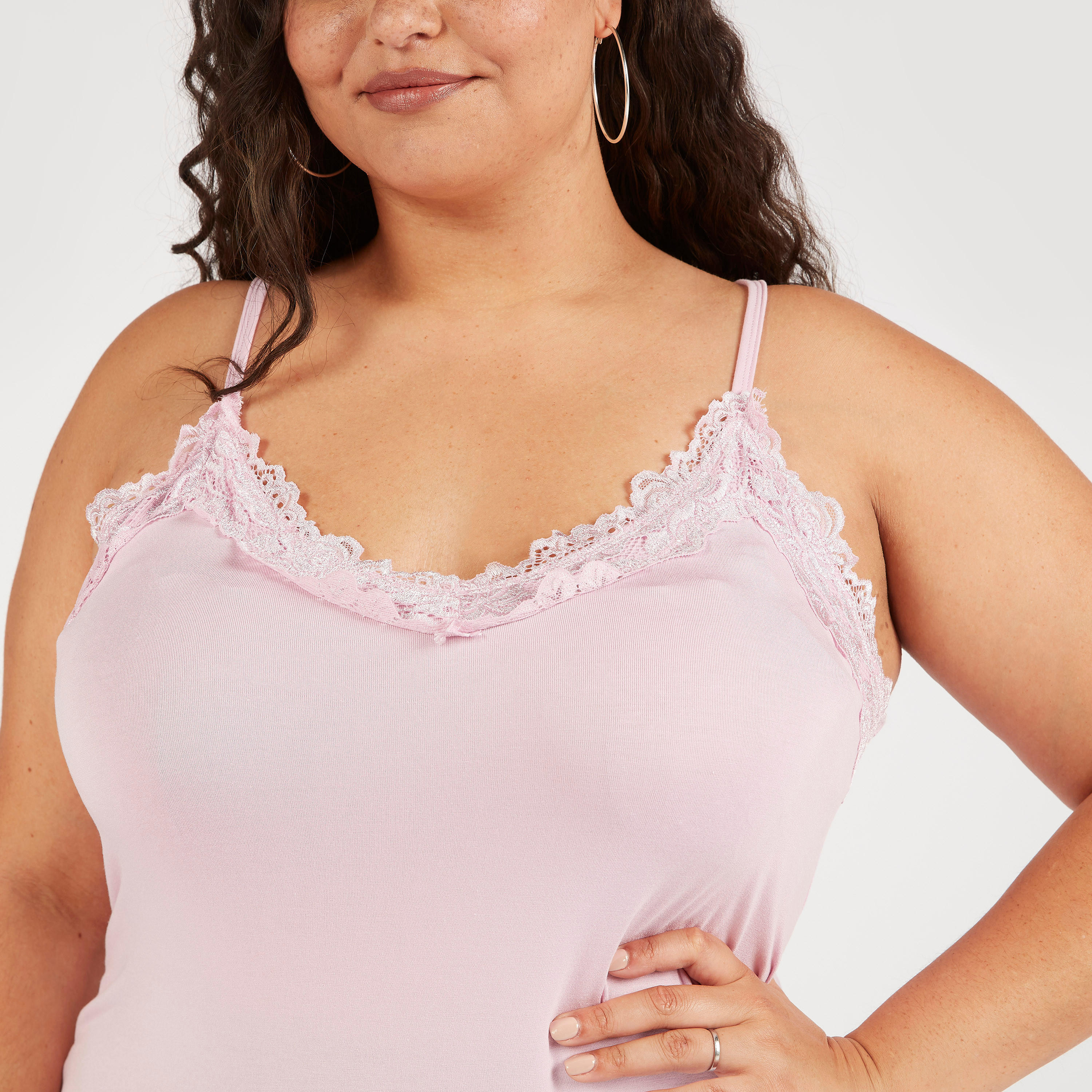 بلوزة كامي بتفاصيل دانتيل وأحزمة قابلة للتّعديل-women-clothing-tshirts-image-3