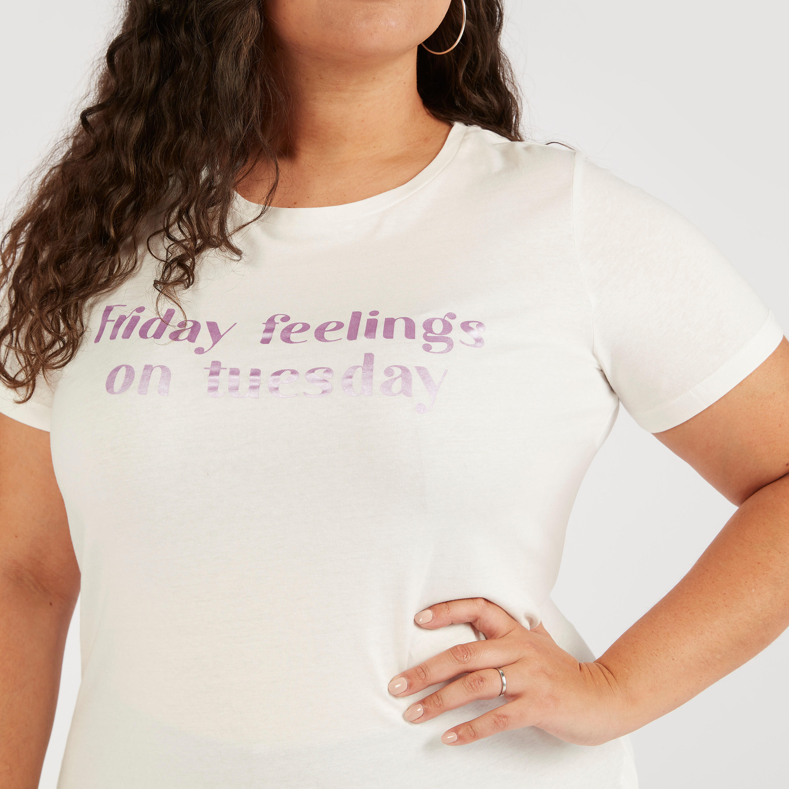 تيشيرت بياقة مستديرة وأكمام قصيرة وطبعات-women-clothing-tshirts-image-2