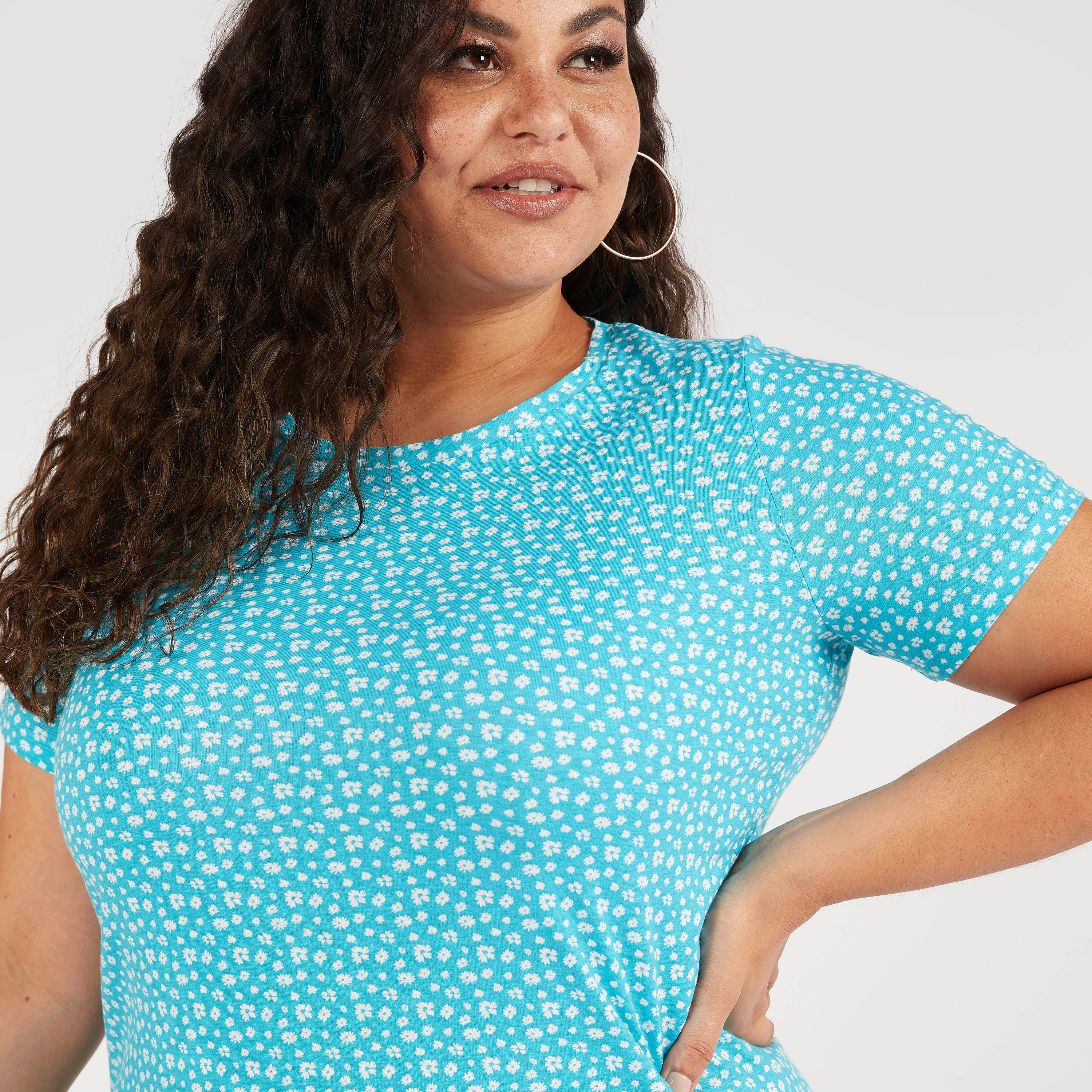 تيشيرت بياقة مستديرة وأكمام قصيرة وطبعات أزهار-women-clothing-tshirts-image-3