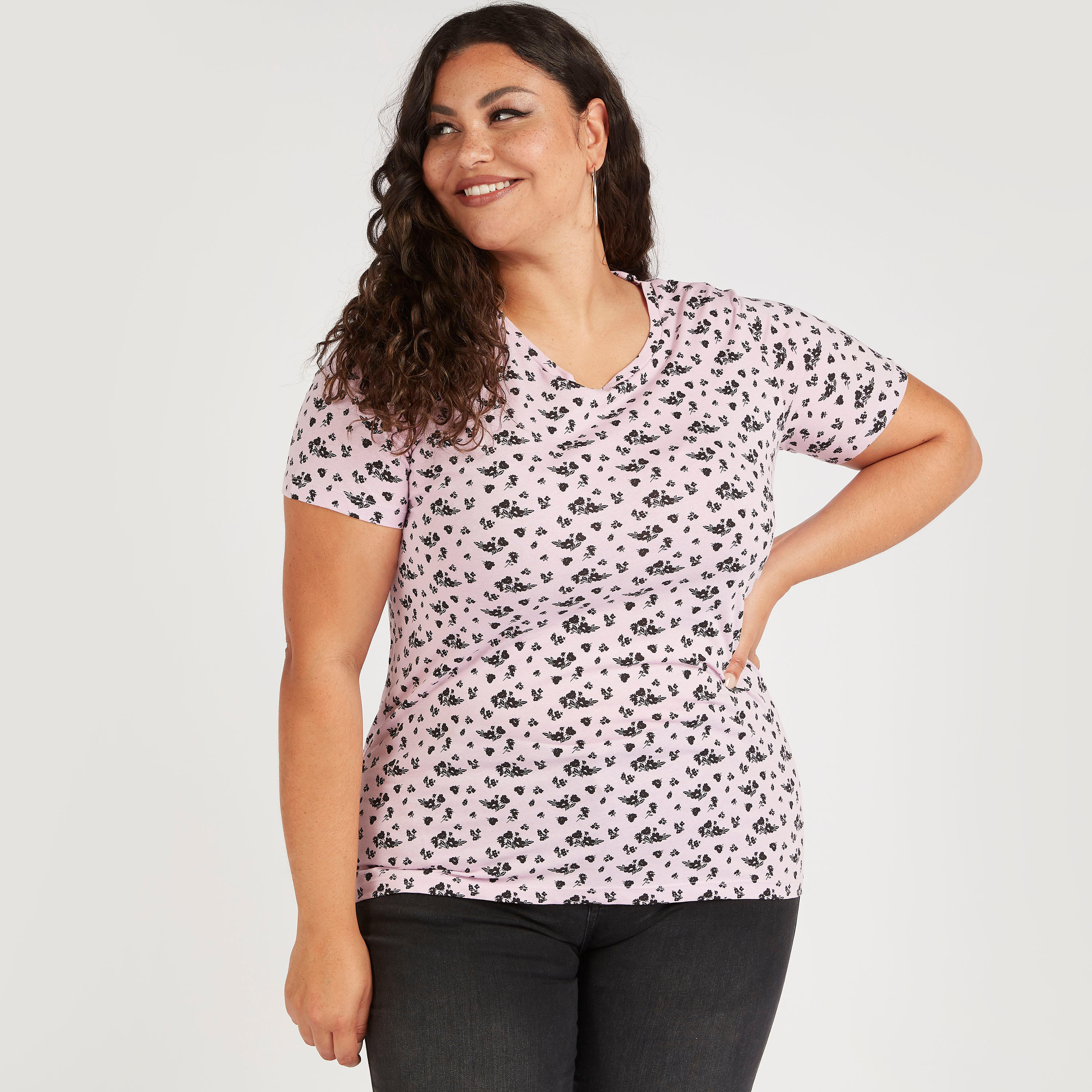 تيشيرت بياقة مستديرة وأكمام قصيرة وطبعات أزهار-women-clothing-tshirts-image-1