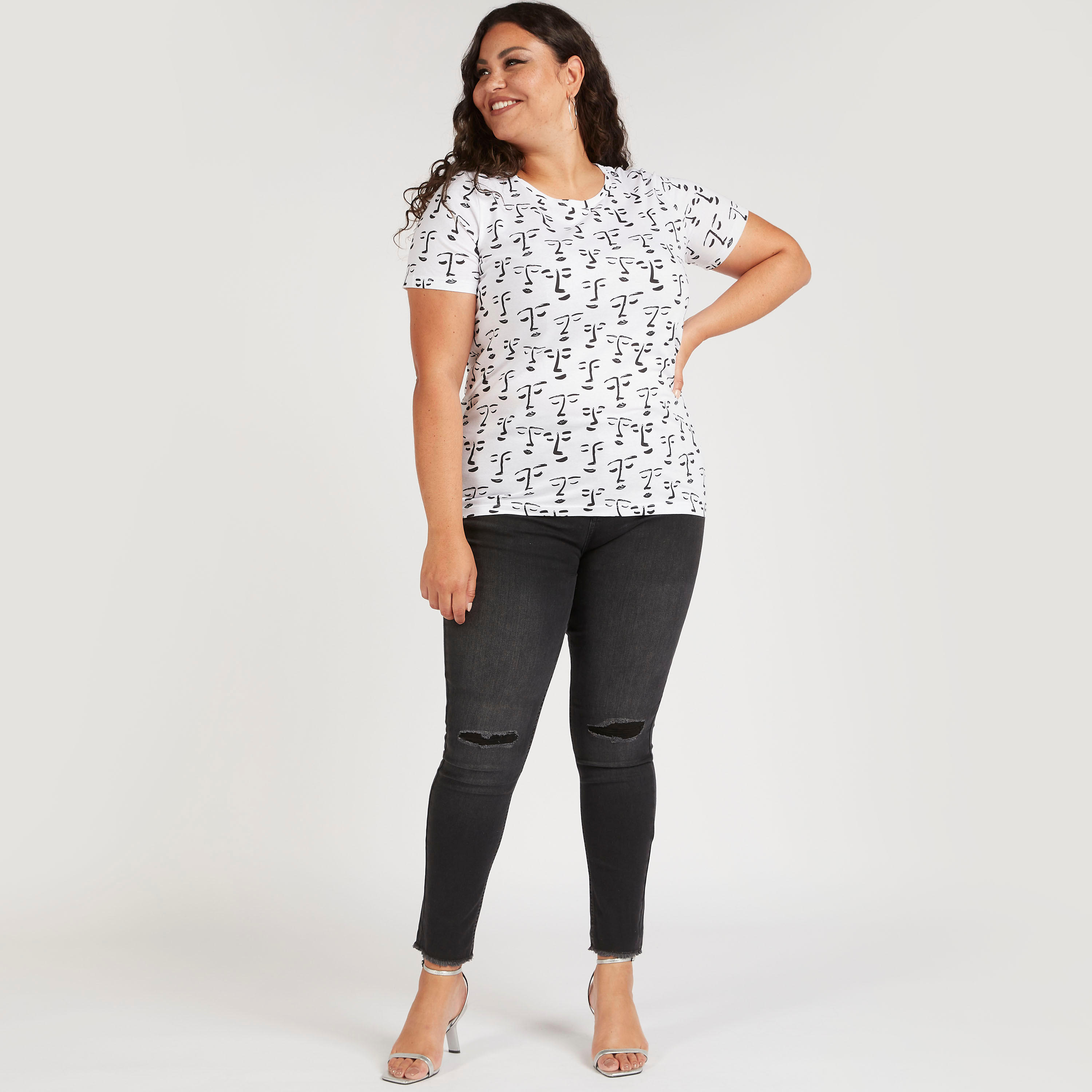تيشيرت بياقة مستديرة وأكمام قصيرة وطبعات-women-clothing-tshirts-image-2