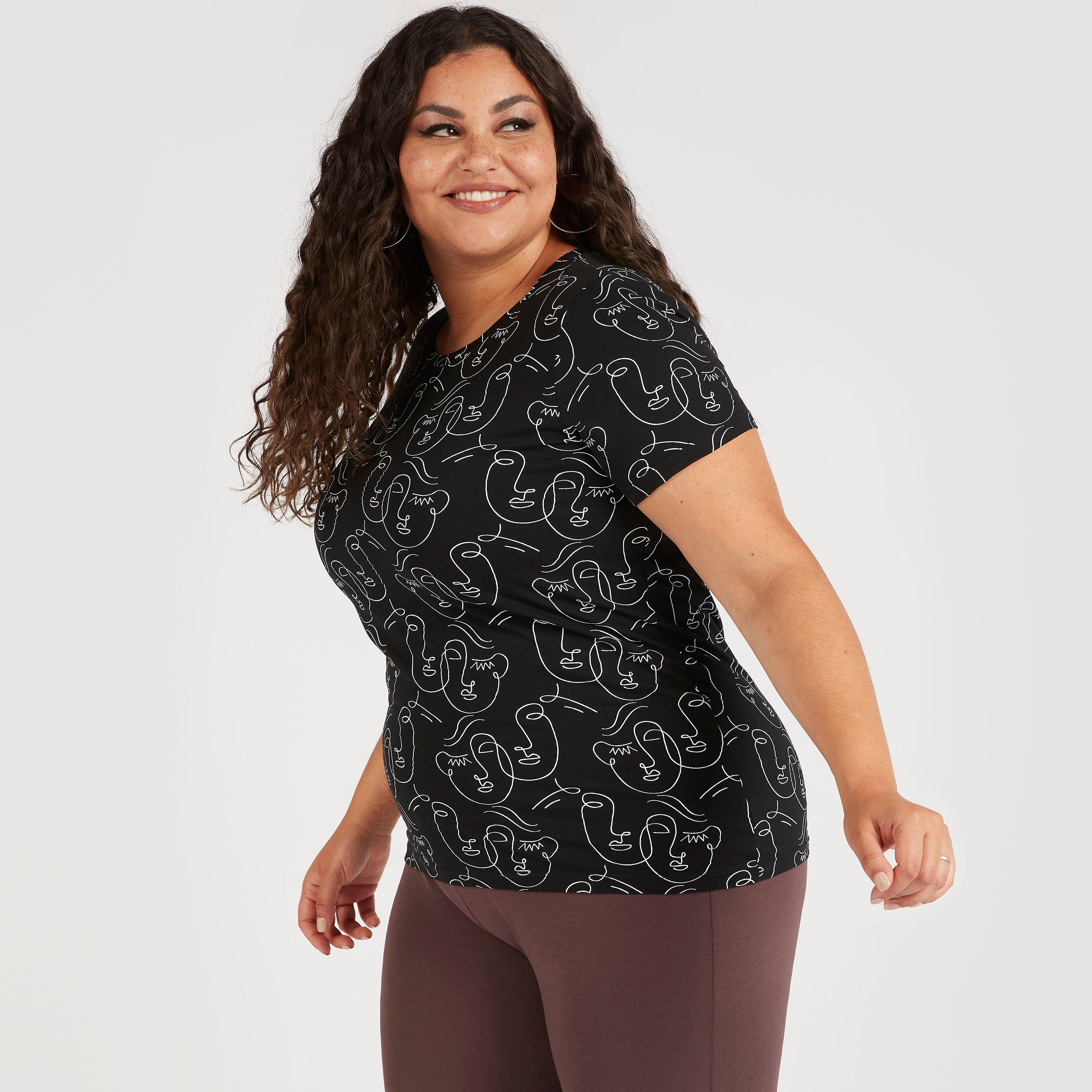 تيشيرت بياقة مستديرة وأكمام قصيرة وطبعات-women-clothing-tshirts-image-1