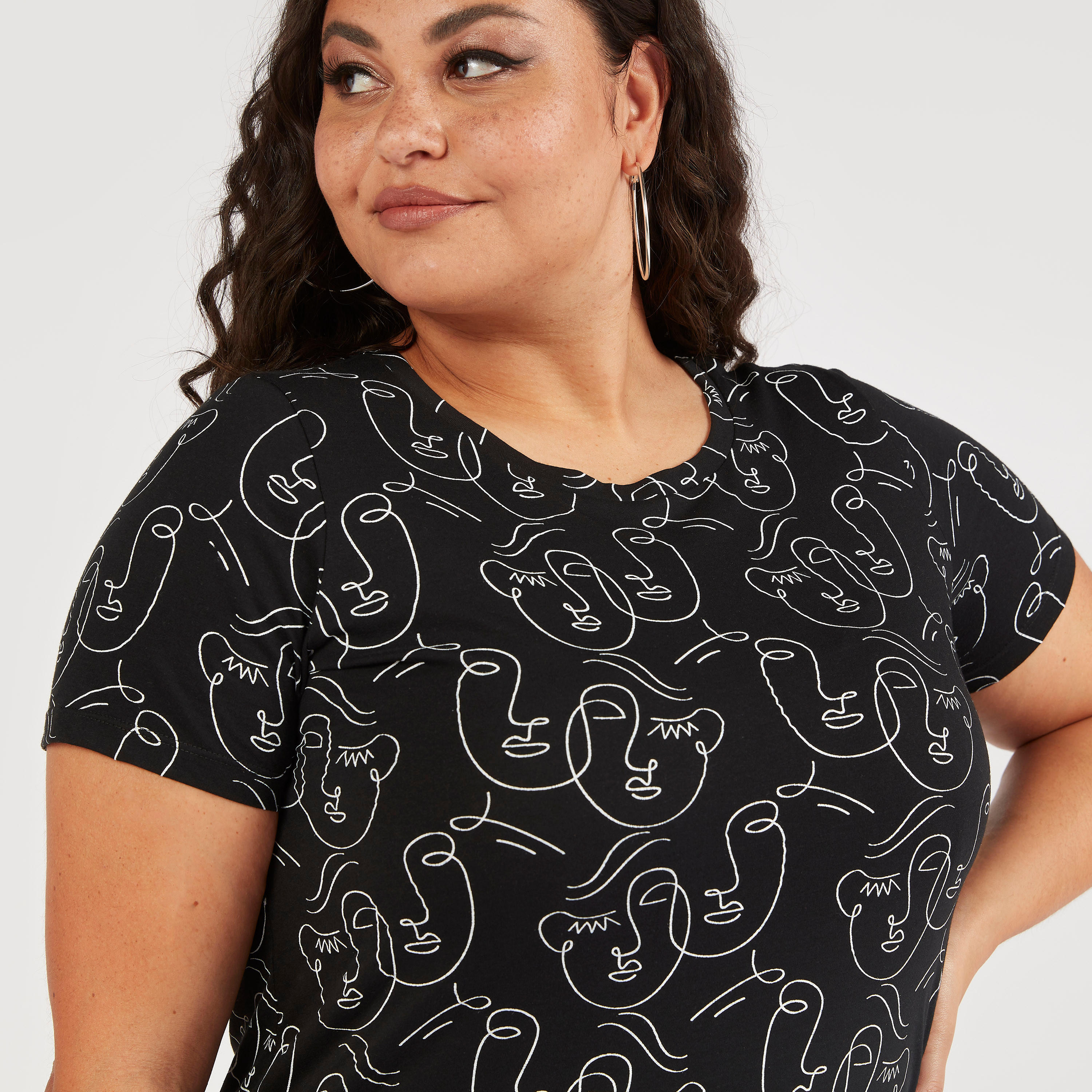تيشيرت بياقة مستديرة وأكمام قصيرة وطبعات-women-clothing-tshirts-image-3