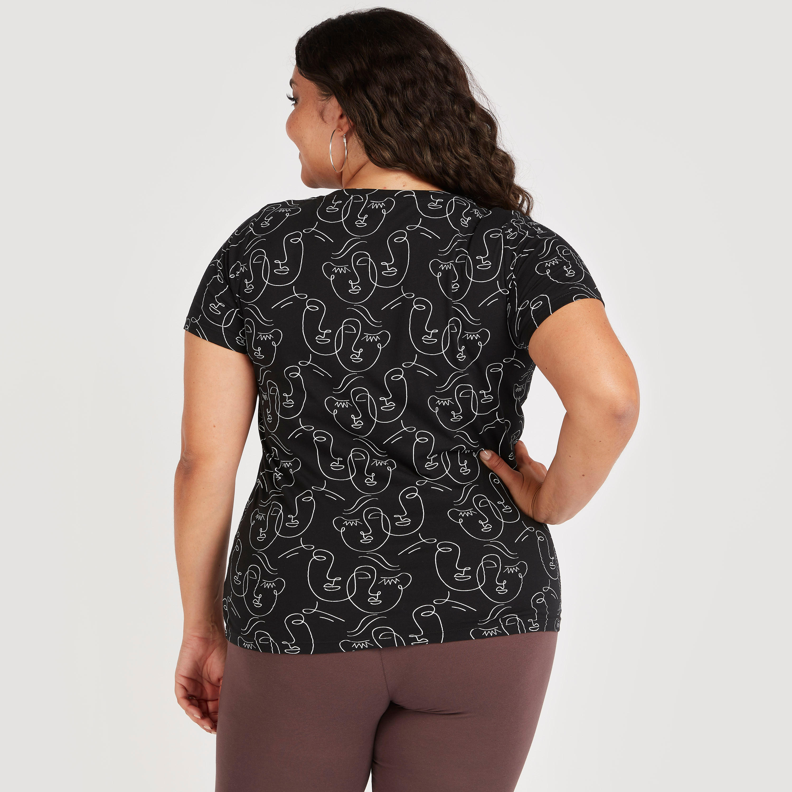 تيشيرت بياقة مستديرة وأكمام قصيرة وطبعات-women-clothing-tshirts-image-4