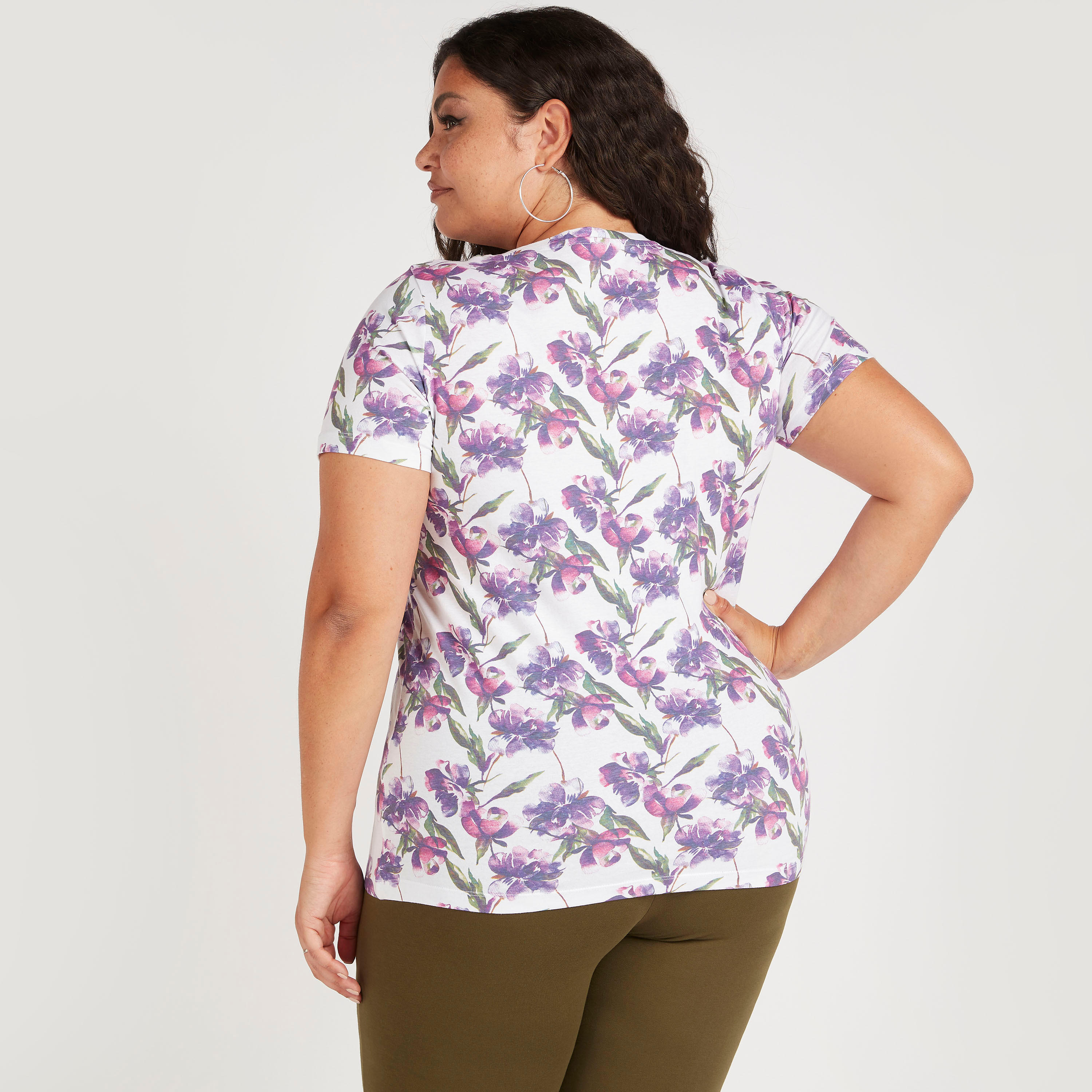 تيشيرت بياقة مستديرة وأكمام قصيرة وطبعات أزهار-women-clothing-tshirts-image-4