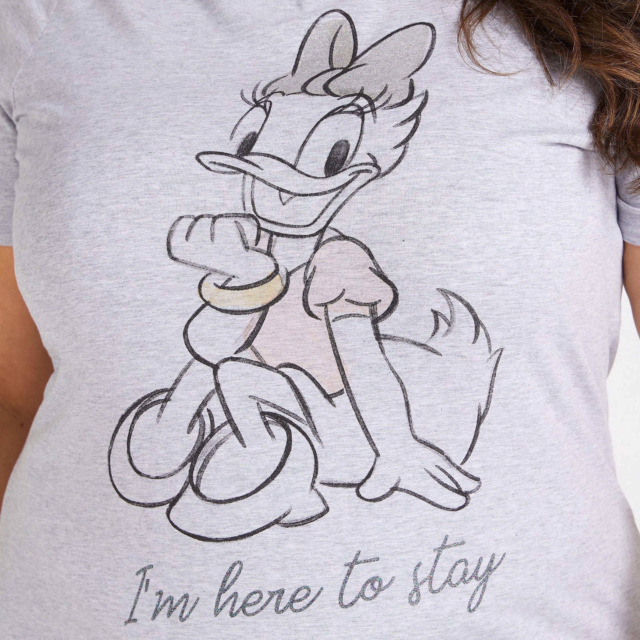 تيشيرت بياقة ضيّقة وأكمام قصيرة بطبعات ديسي دك-women-clothing-tshirts-image-3