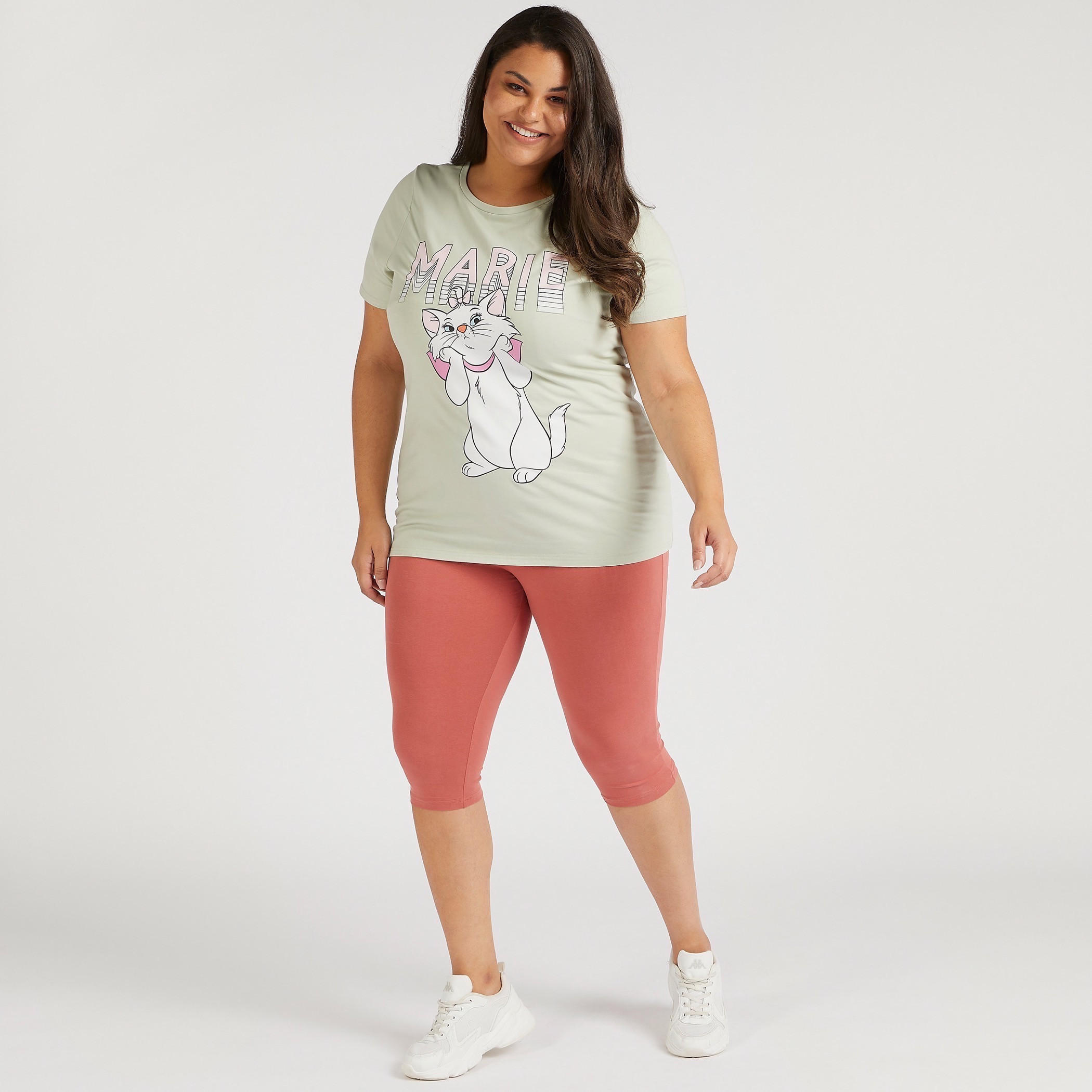 تيشيرت بياقة ضيّقة وأكمام قصيرة وطبعات ماري جرافيكيّة-women-clothing-tshirts-image-2