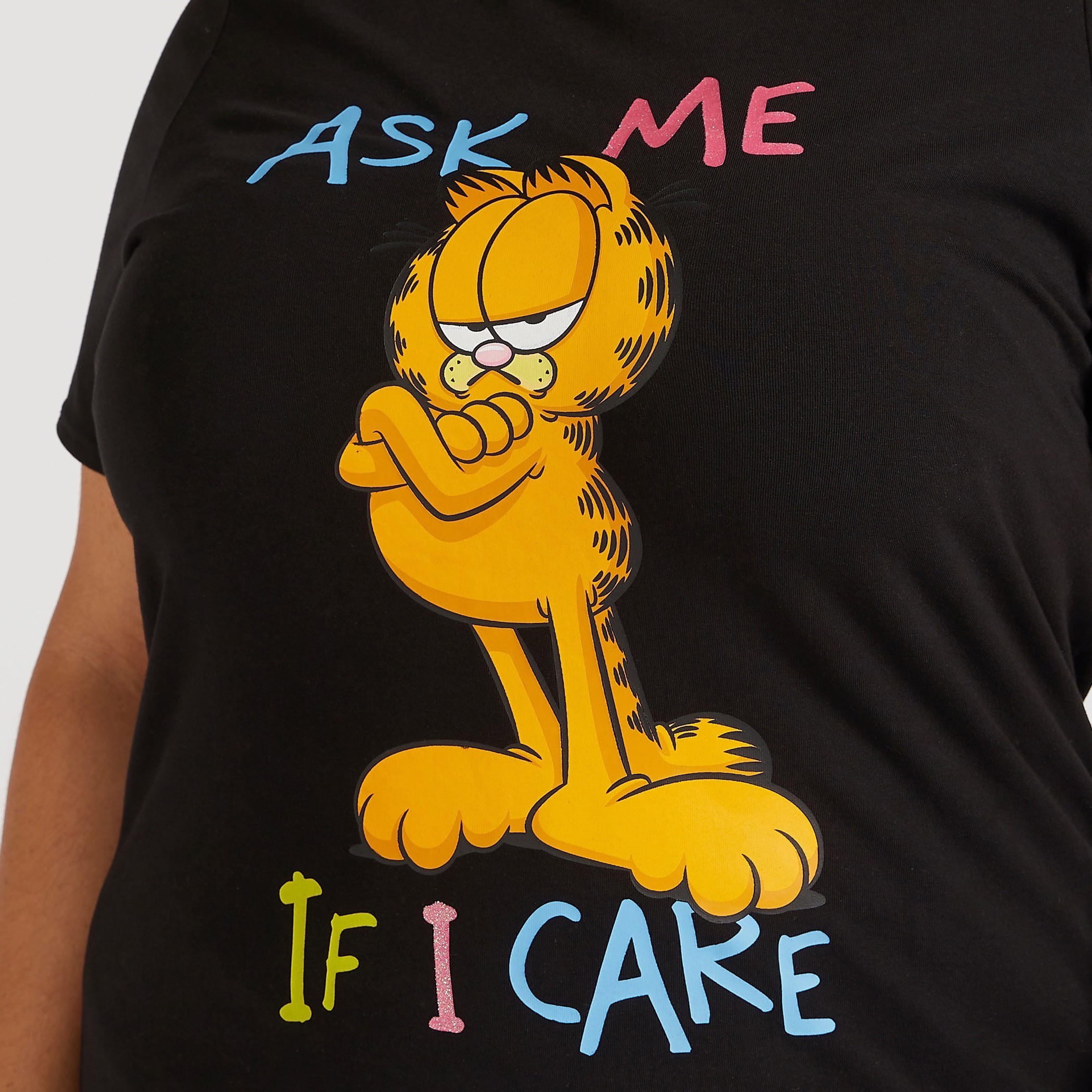 تيشيرت بياقة ضيّقة وأكمام قصيرة وطبعات غارفيلد-women-clothing-tshirts-image-3