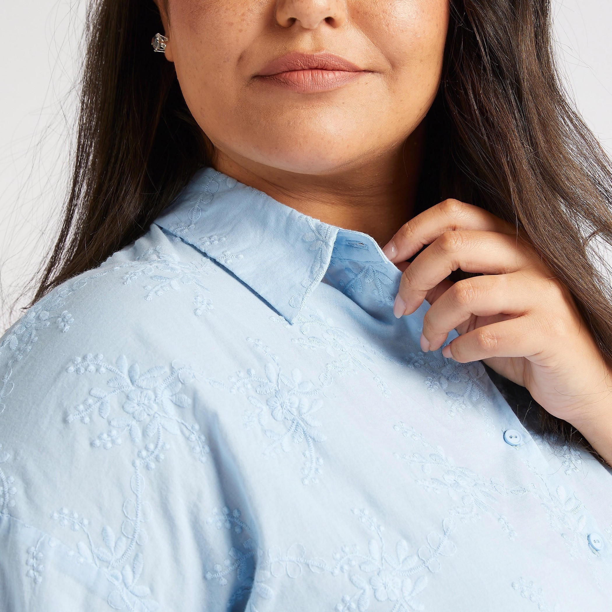 قميص مطرّز بأكمام طويلة-women-clothing-shirtsandblouses-blouses-image-3