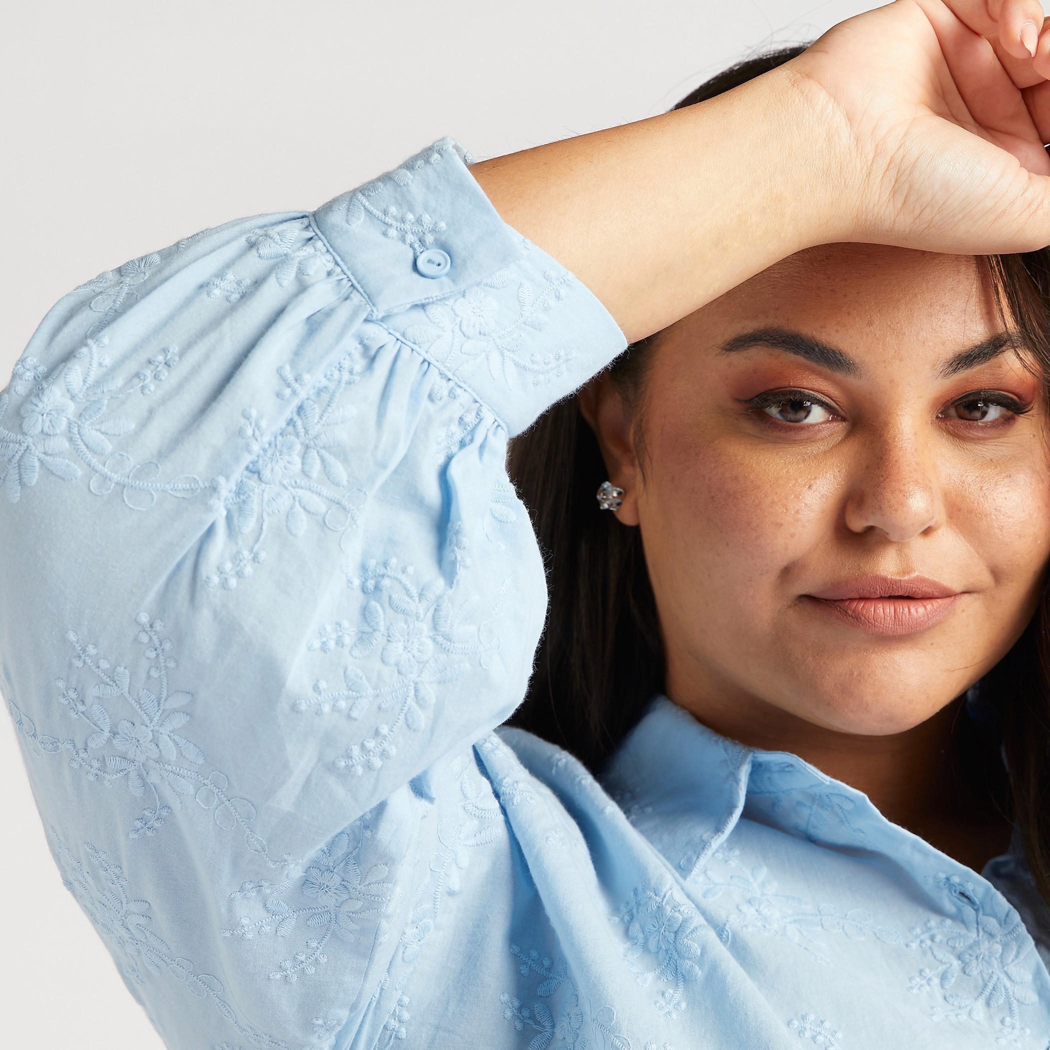 قميص مطرّز بأكمام طويلة-women-clothing-shirtsandblouses-blouses-image-5