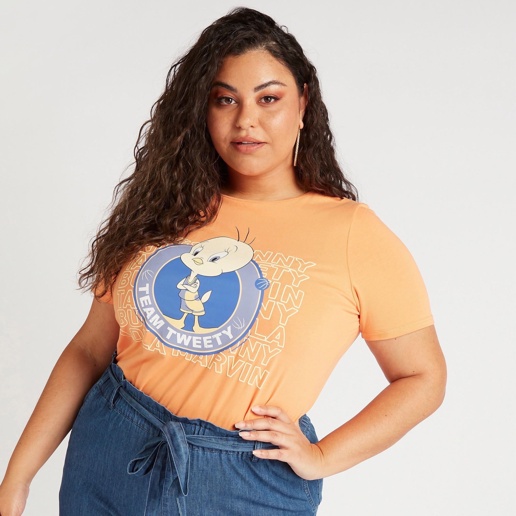 تيشيرت بياقة ضيّقة وأكمام قصيرة وطبعات-women-clothing-tshirts-image-1