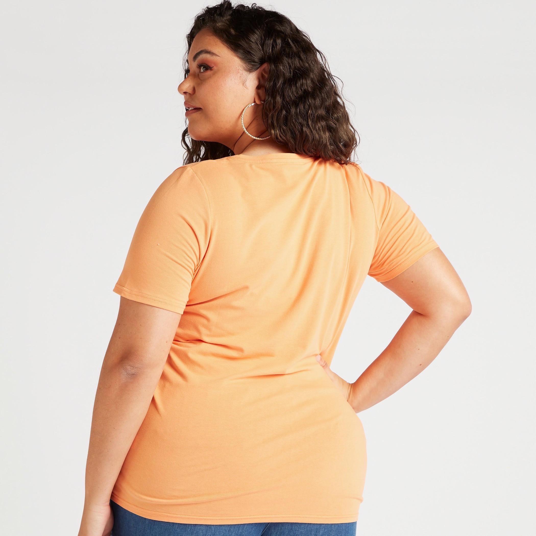 تيشيرت بياقة ضيّقة وأكمام قصيرة وطبعات-women-clothing-tshirts-image-4
