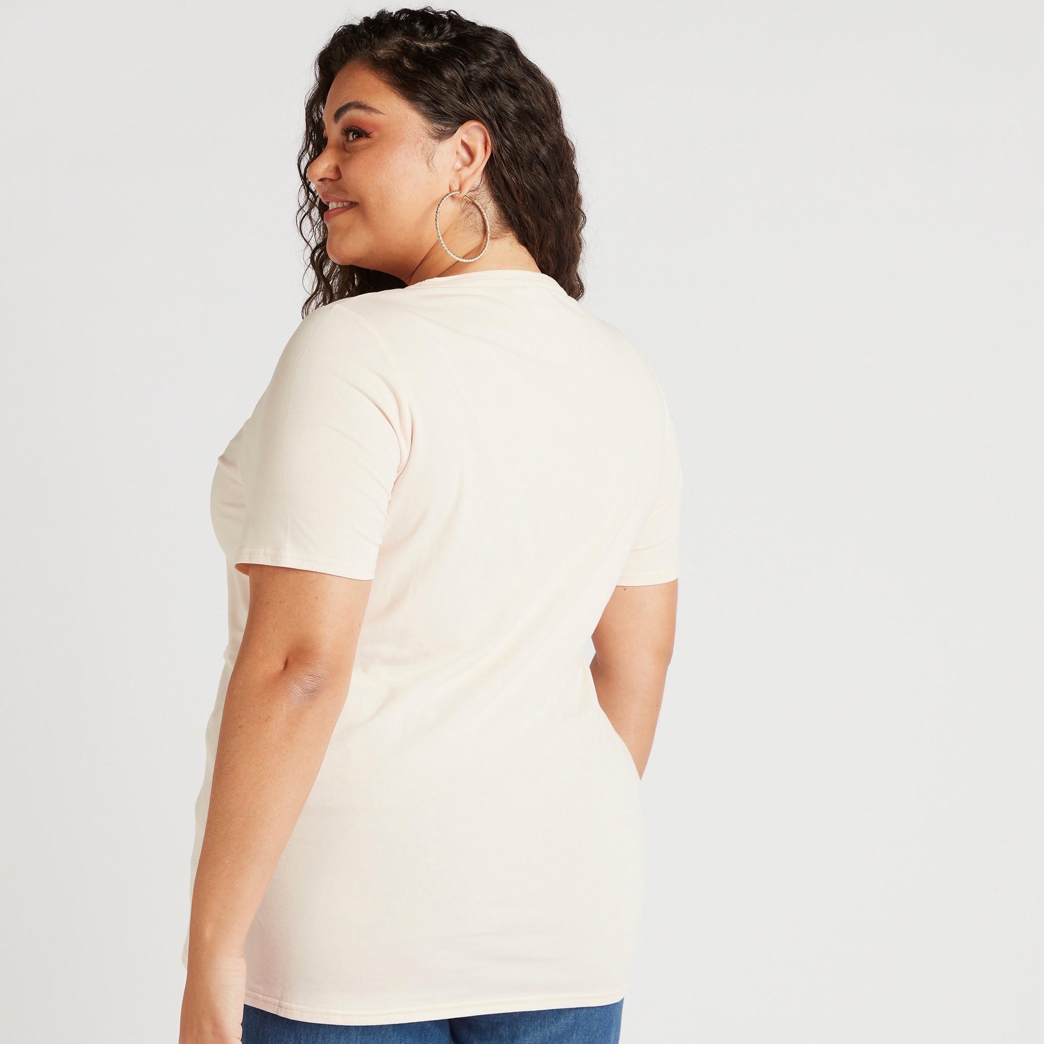 تيشيرت بياقة ضيقة وأكمام قصيرة وطبعات-women-clothing-tshirts-image-4