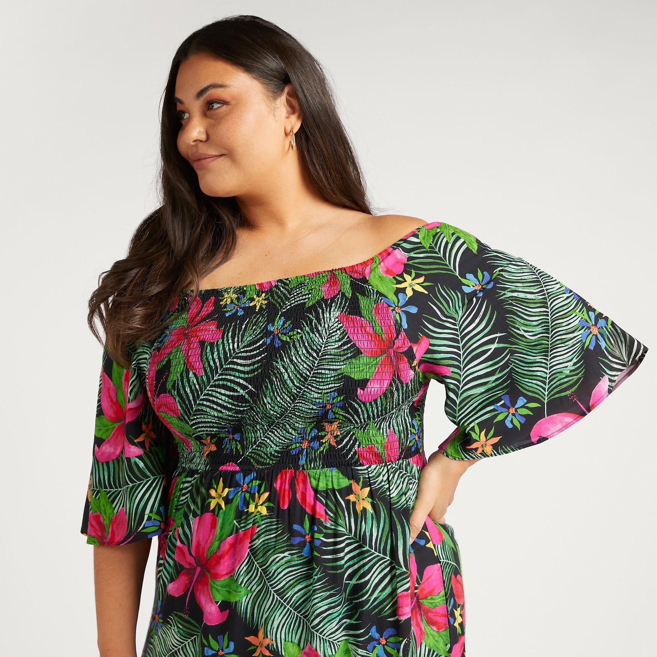 فستان بياقة مفتوحة وطبعات أزهار وتفاصيل مطرزة-women-clothing-dresses-image-3