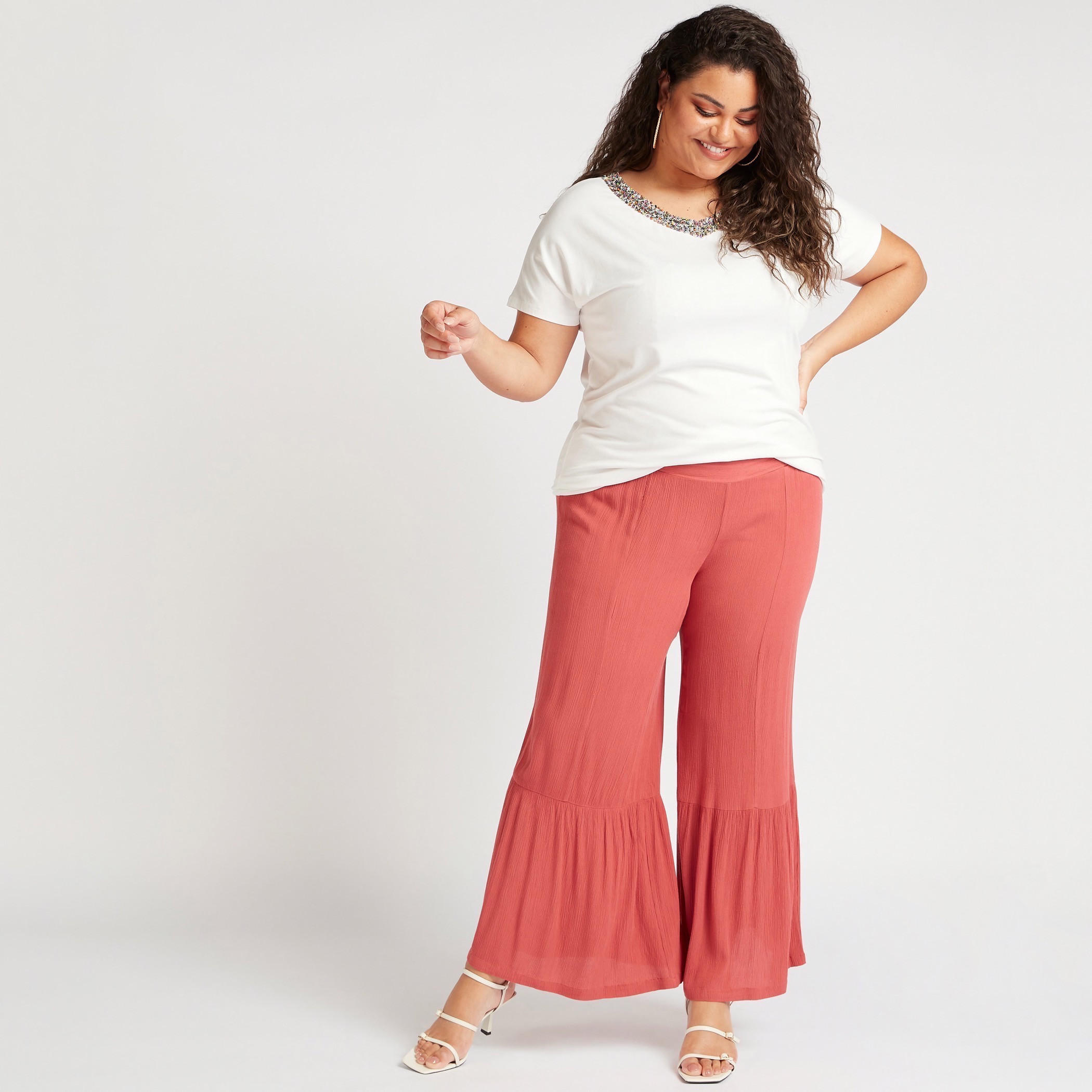 بنطلون واسع بخصر مطّاطي متوسّط الارتفاع-women-clothing-bottoms-trousers-image-3