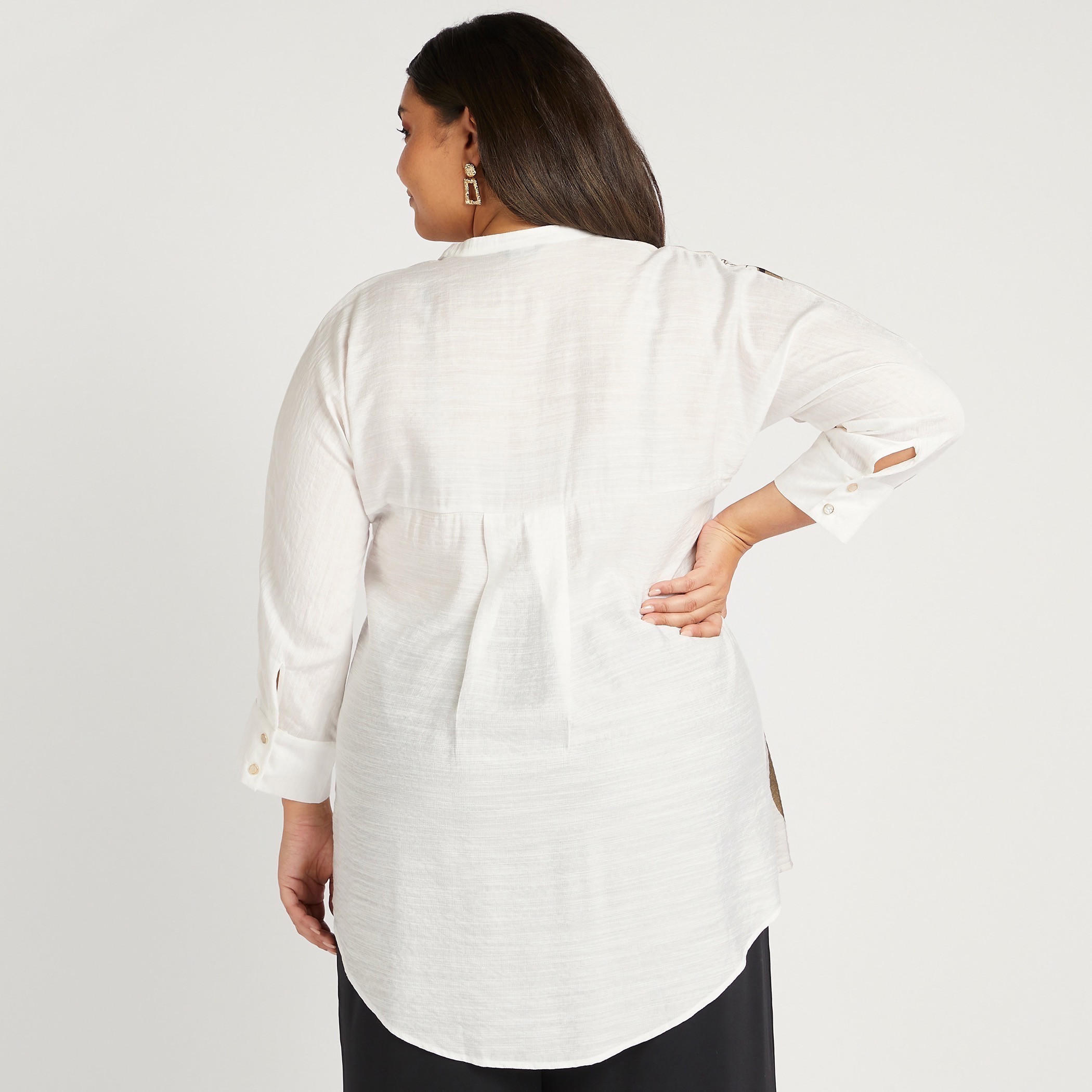 قميص بارز الملمس بأكمام طويلة وياقة ماندارين وطبعات تجريدية-women-clothing-shirtsandblouses-blouses-image-4