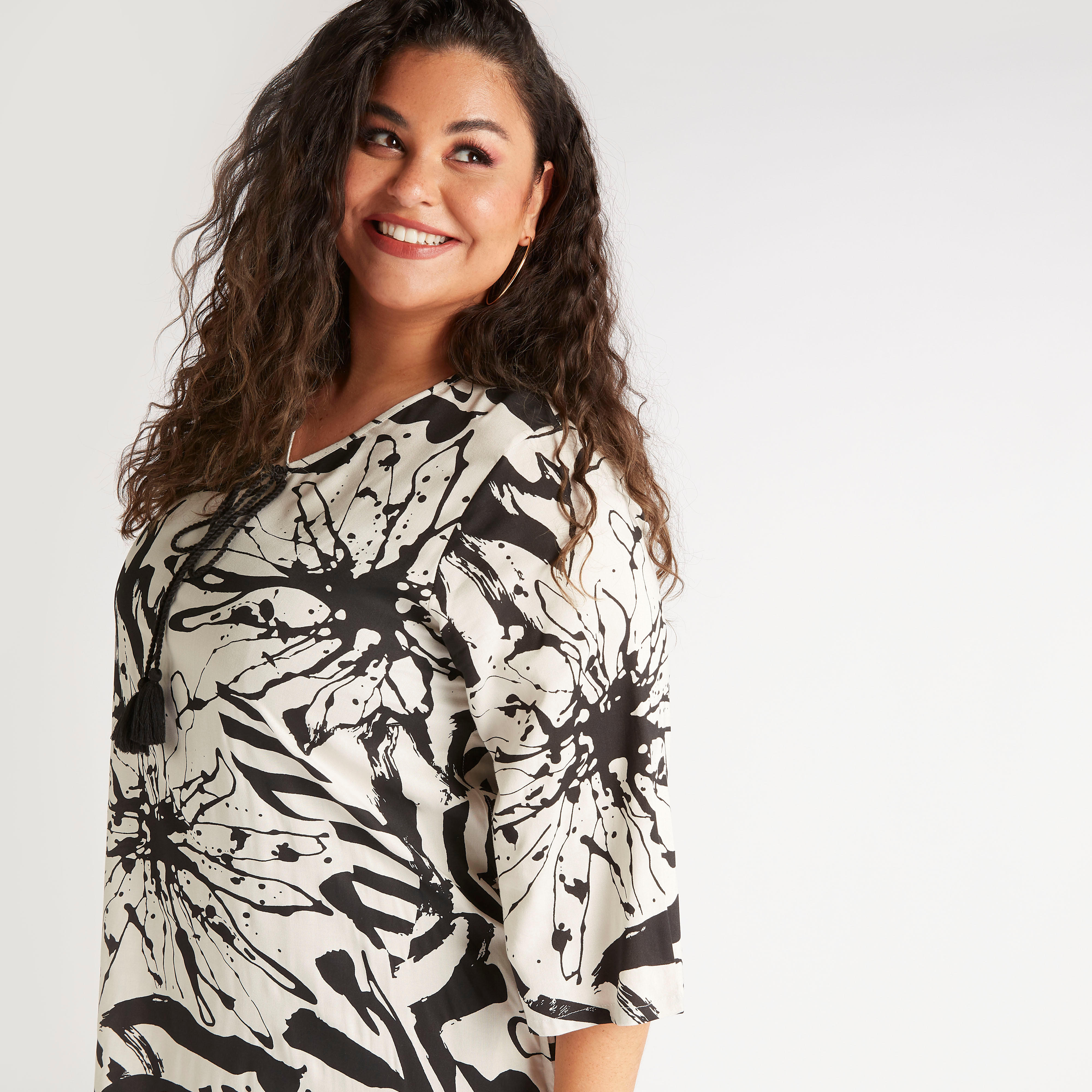 فستان طويل إيه لاين بأربطة مزينة بشرّابات وطبعات زهرية-women-clothing-dresses-image-3