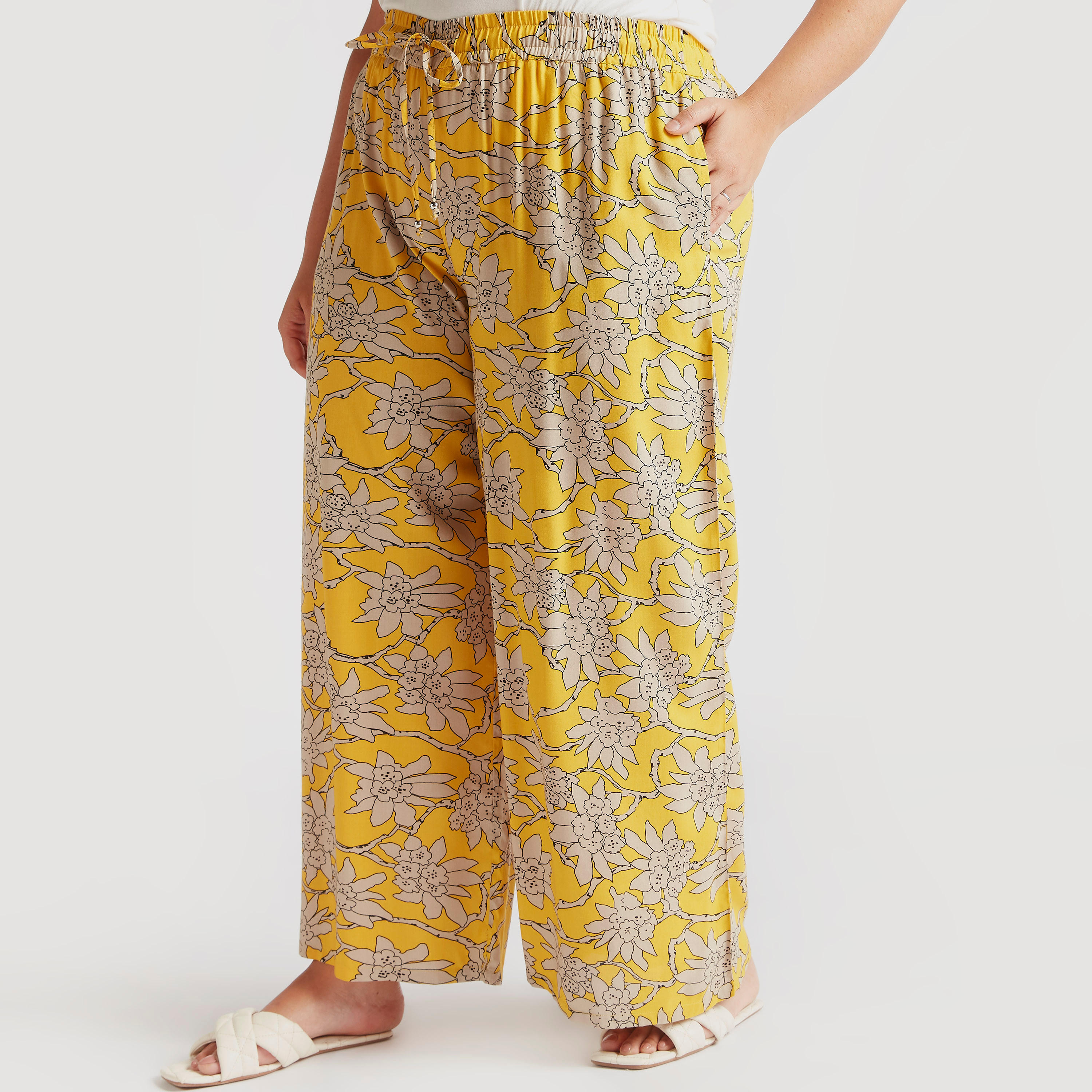 بنطلون بالازو بطبعات أزهار ورباط وجيوب-women-clothing-bottoms-trousers-image-4