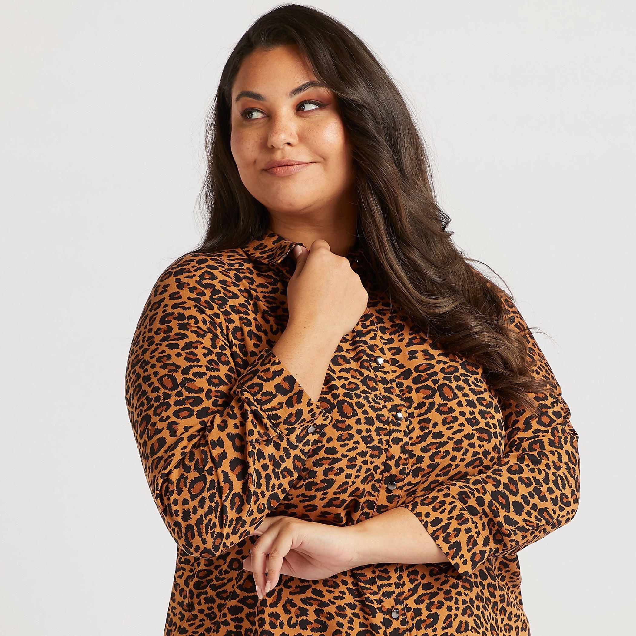قميص بأكمام طويلة وطبعات حيوانات-women-clothing-shirtsandblouses-blouses-image-5