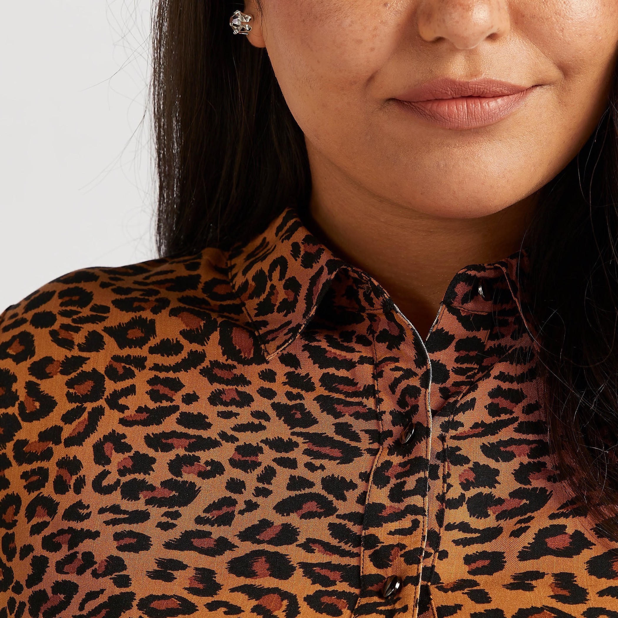 قميص بأكمام طويلة وطبعات حيوانات-women-clothing-shirtsandblouses-blouses-image-3