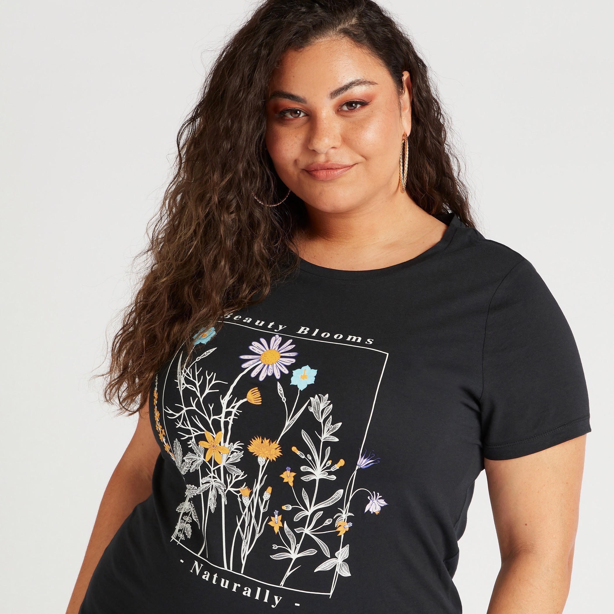 تيشيرت بياقة مستديرة وأكمام قصيرة وطبعات زهرية-women-clothing-tshirts-image-3