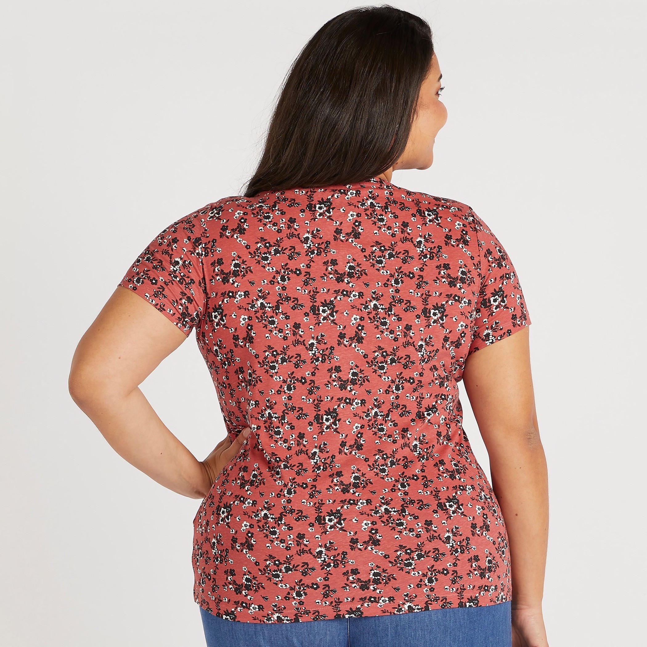 تيشيرت بياقة مستديرة وأكمام قصيرة وطبعات أزهار-women-clothing-tshirts-image-4