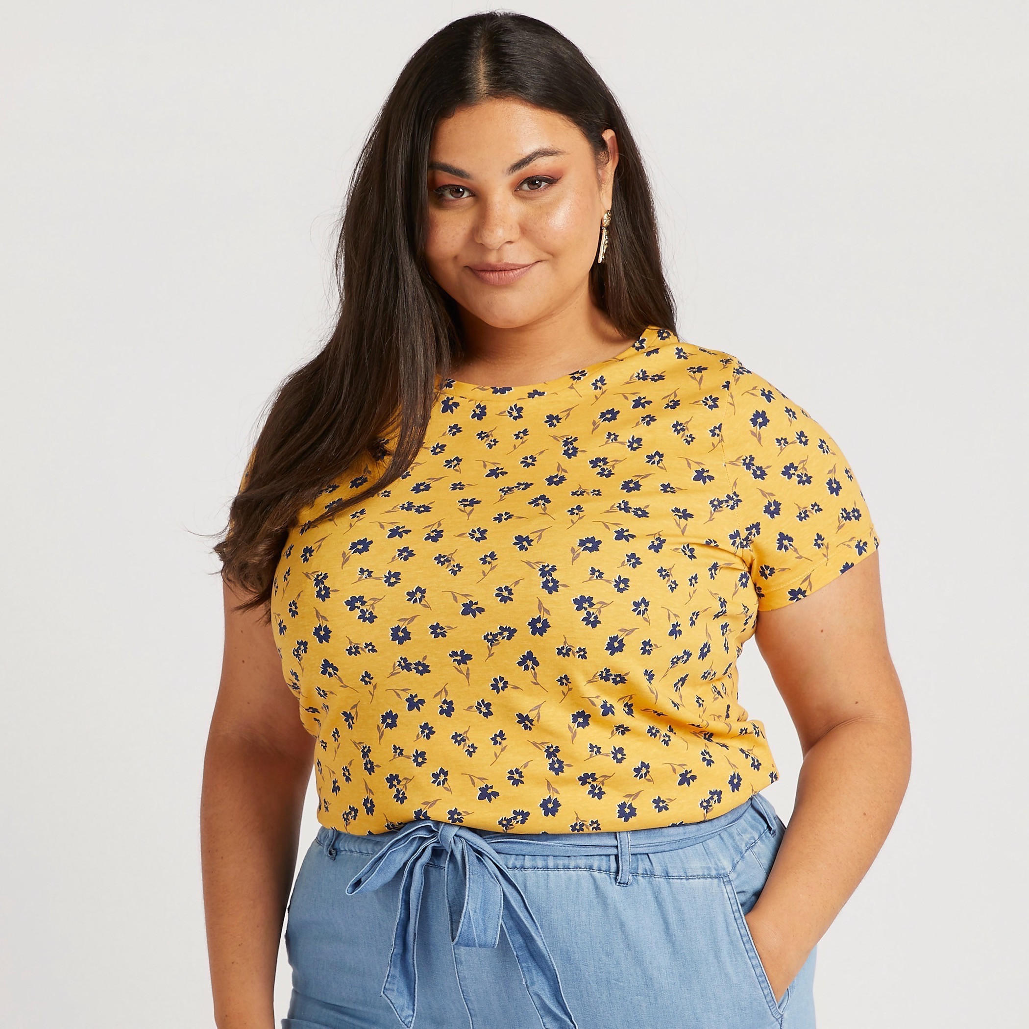 تيشيرت بياقة مستديرة وأكمام قصيرة وطبعات أزهار-women-clothing-tshirts-image-1