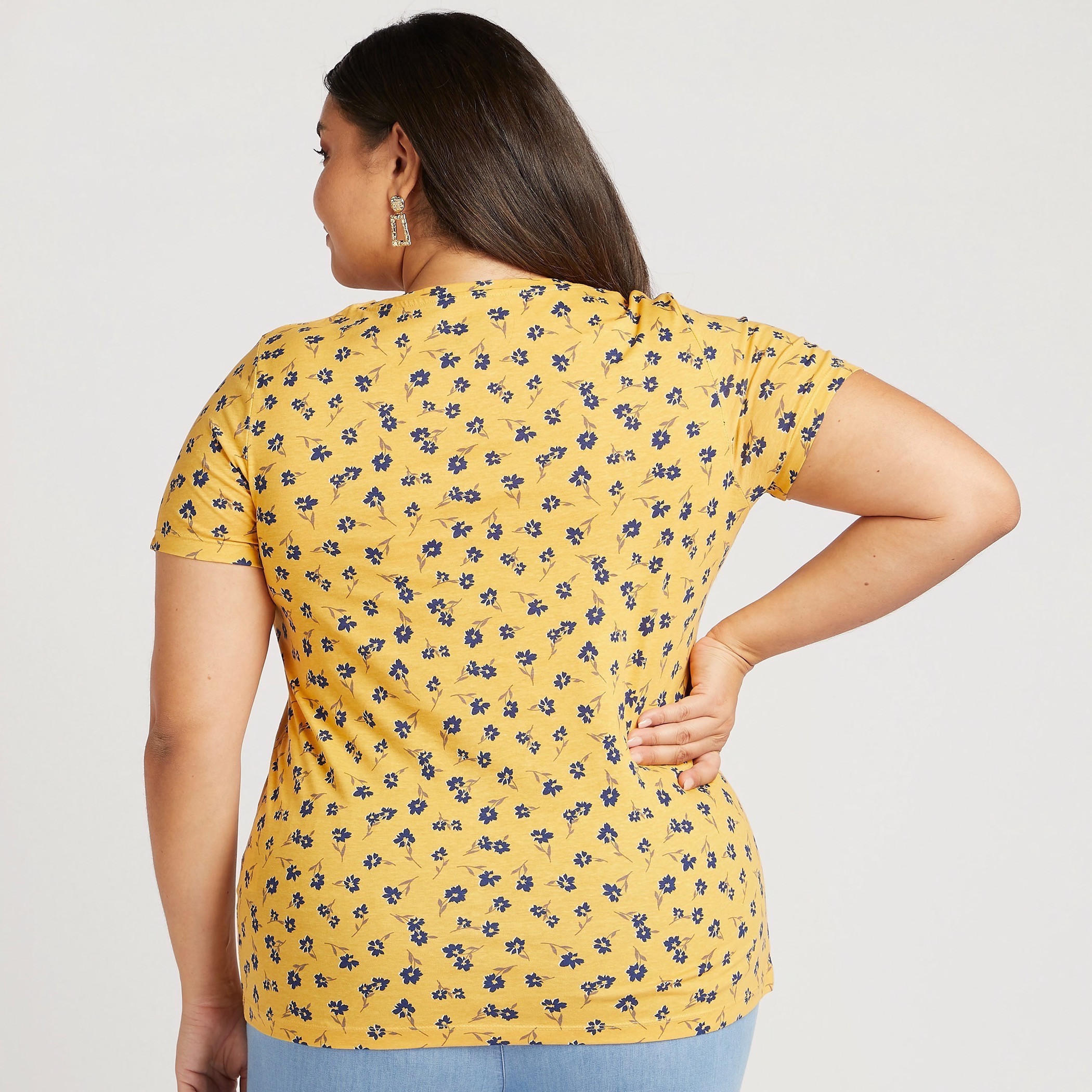 تيشيرت بياقة مستديرة وأكمام قصيرة وطبعات أزهار-women-clothing-tshirts-image-4