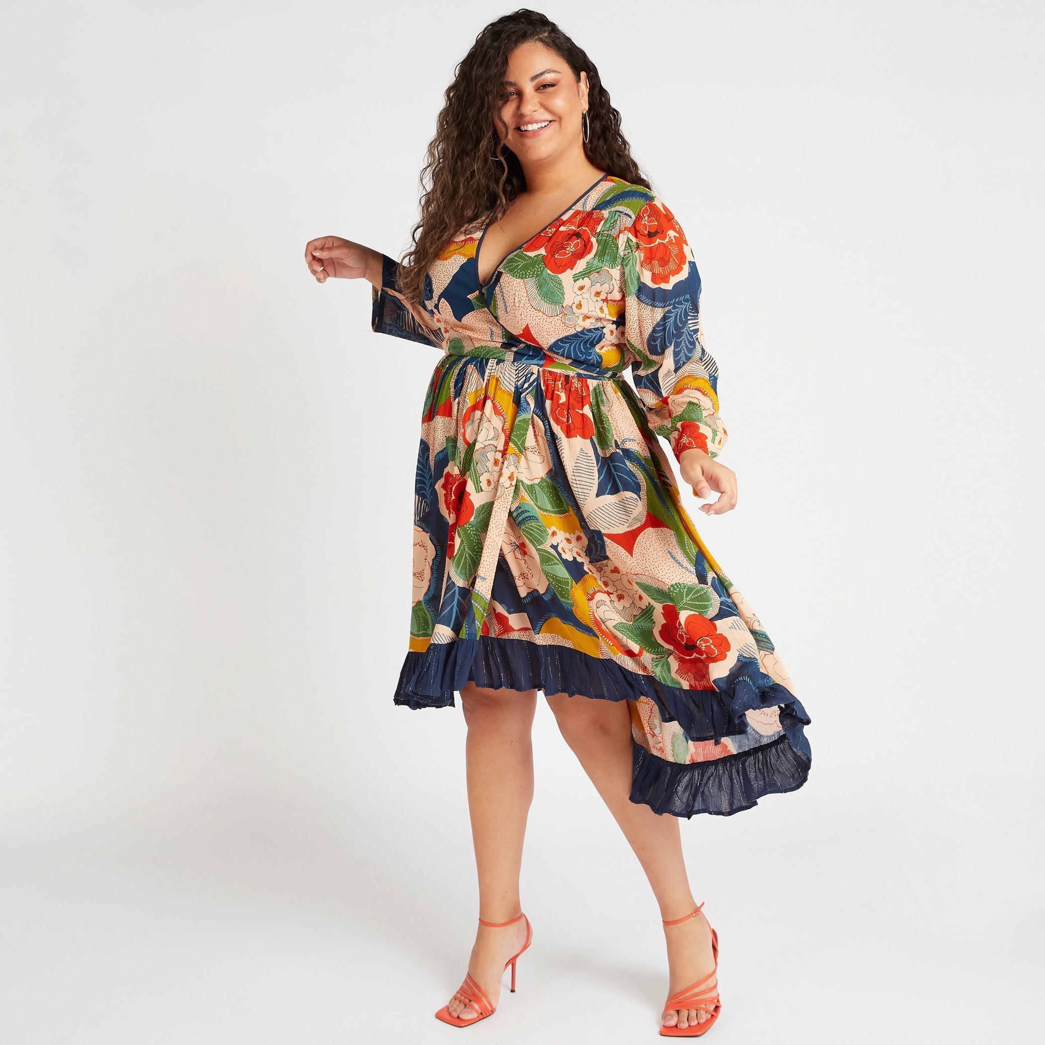 فستان ميدي ملفوف بحوّاف غير مستوية وطبعات زهرية-women-clothing-dresses-image-2
