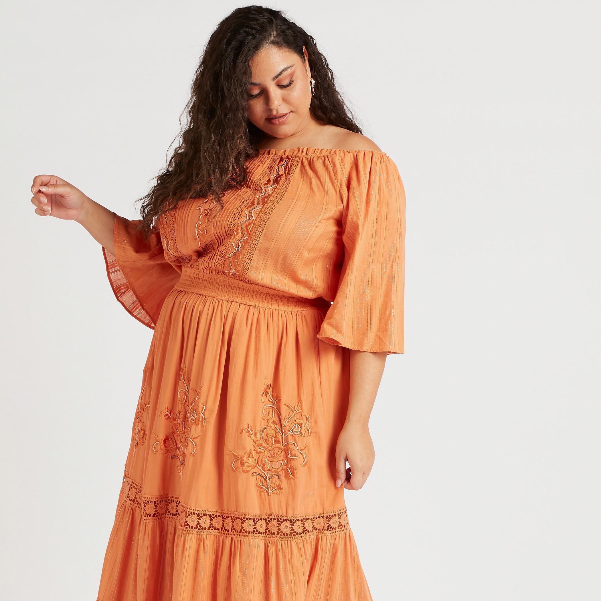 فستان طويل إيه لاين مطرّز بياقة بتفاصيل كشكش-women-clothing-dresses-image-2