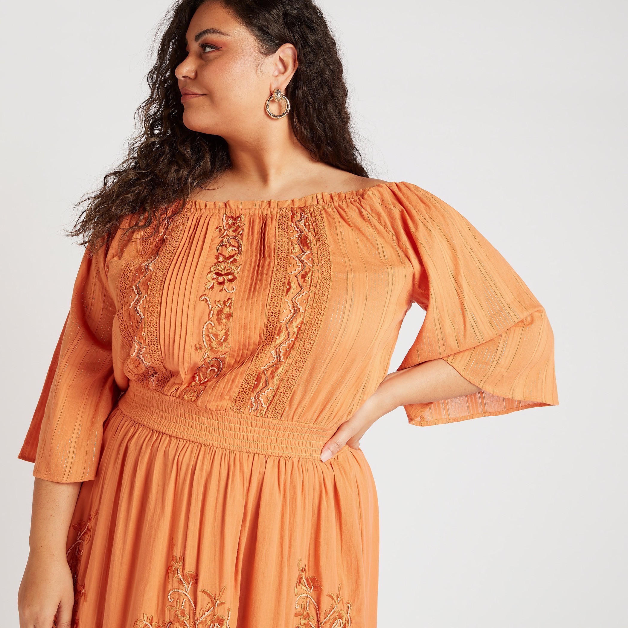 فستان طويل إيه لاين مطرّز بياقة بتفاصيل كشكش-women-clothing-dresses-image-5