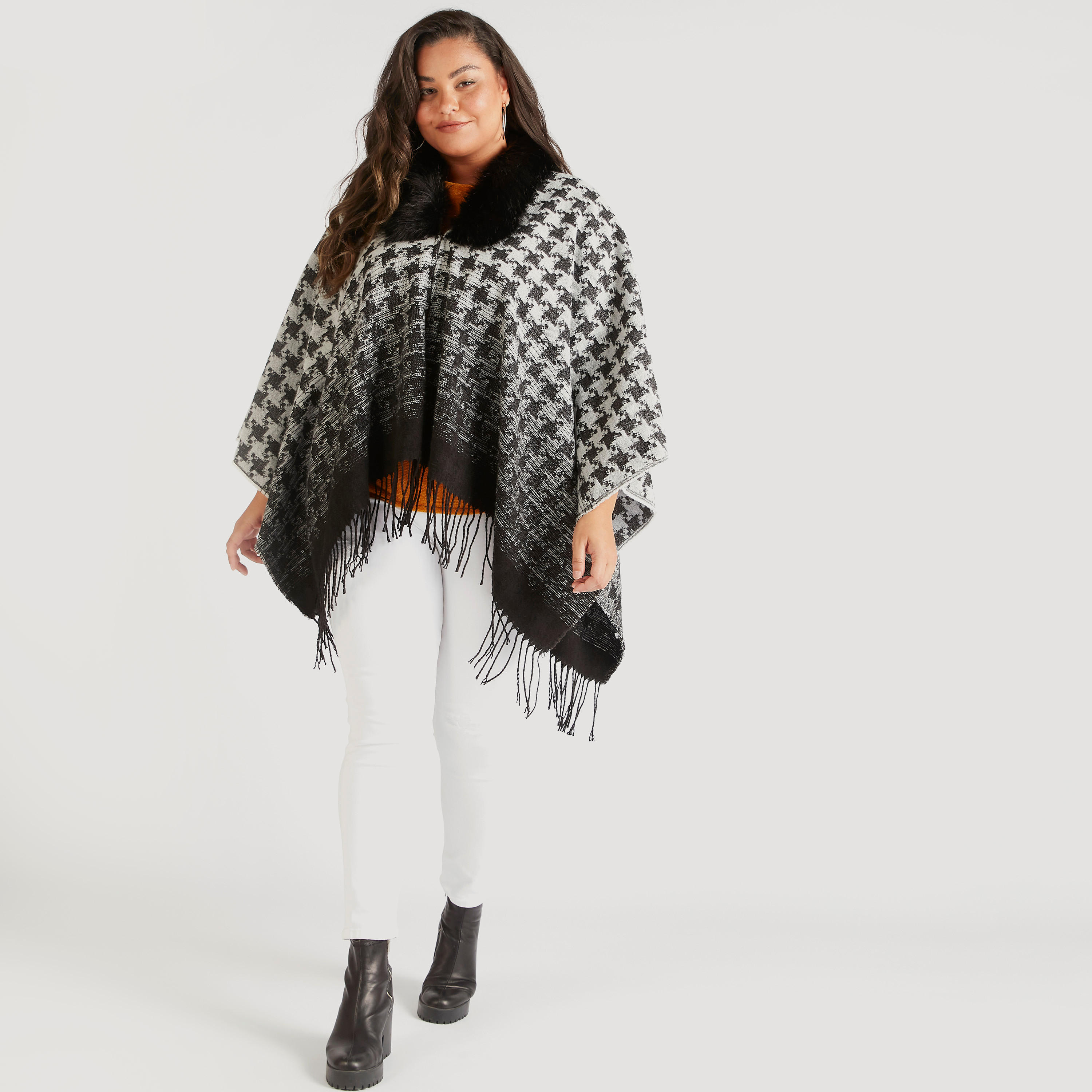 بونشوه خفيف كاروهات أبيض وأسود مع تفاصيل شراشيب-women-winterwear-cardigansandjumpers-cardigans-image-2