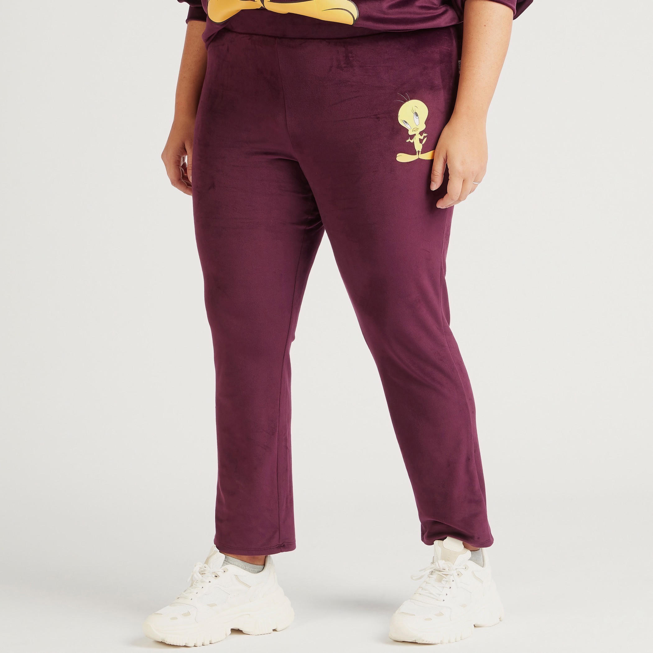 بنطلون رياضي بارز الملمس بطبعات تويتي وخصر مطاطي-women-clothing-bottoms-joggers-image-1