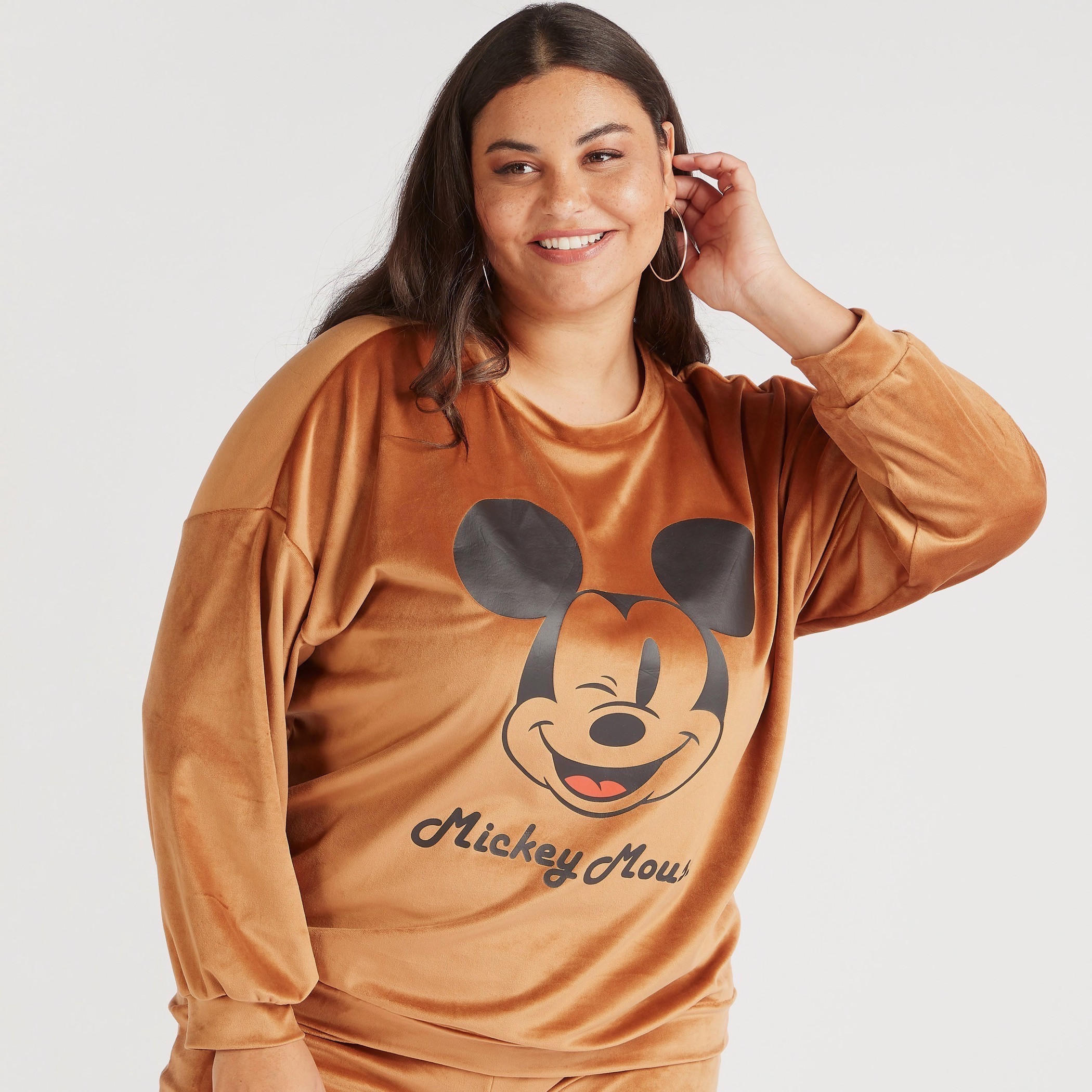 سويت شيرت بياقة ضيقة وأكمام طويلة وطبعات ميكي ماوس-women-winterwear-hoodiesandsweatshirts-sweatshirts-image-1