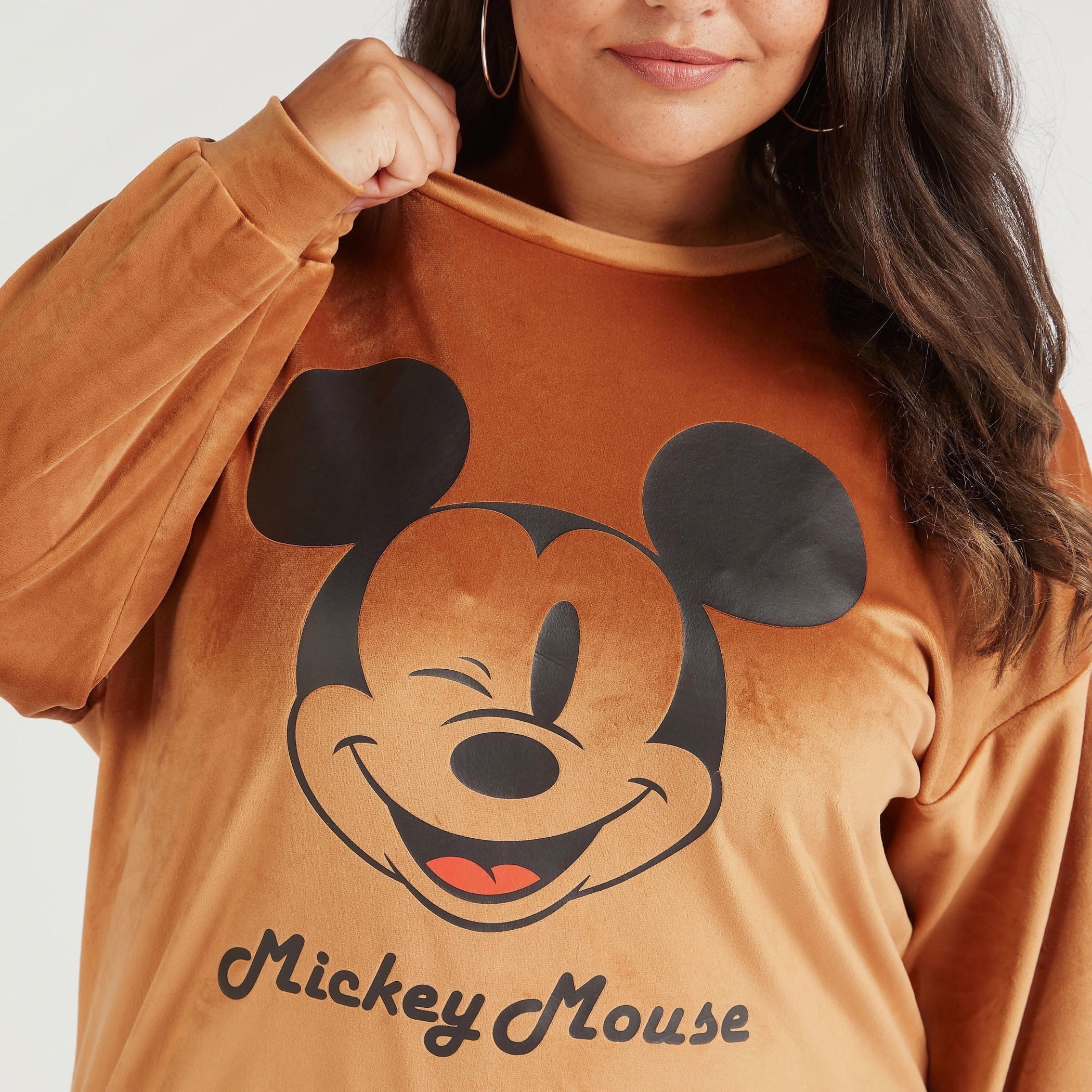 سويت شيرت بياقة ضيقة وأكمام طويلة وطبعات ميكي ماوس-women-winterwear-hoodiesandsweatshirts-sweatshirts-image-3