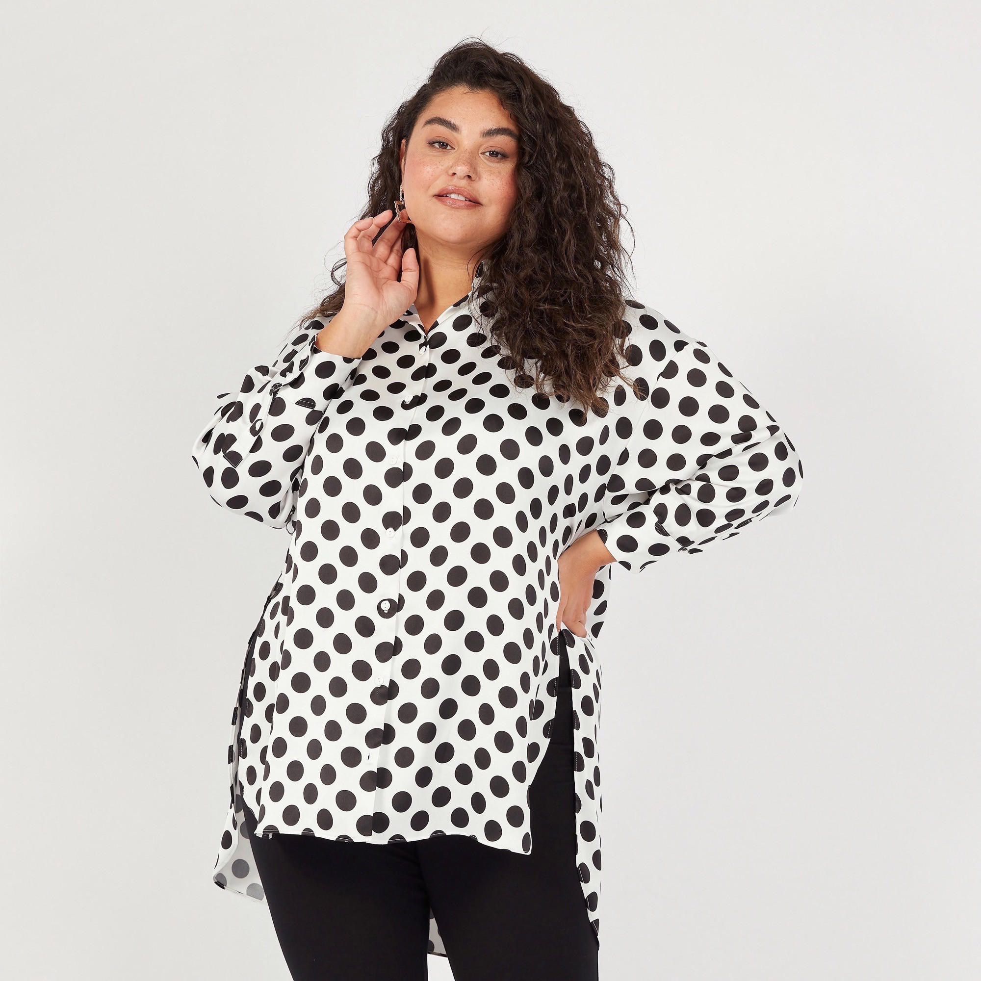 تونيك منقط بأطراف غير مستوية وأكمام طويلة-women-clothing-shirtsandblouses-blouses-image-1