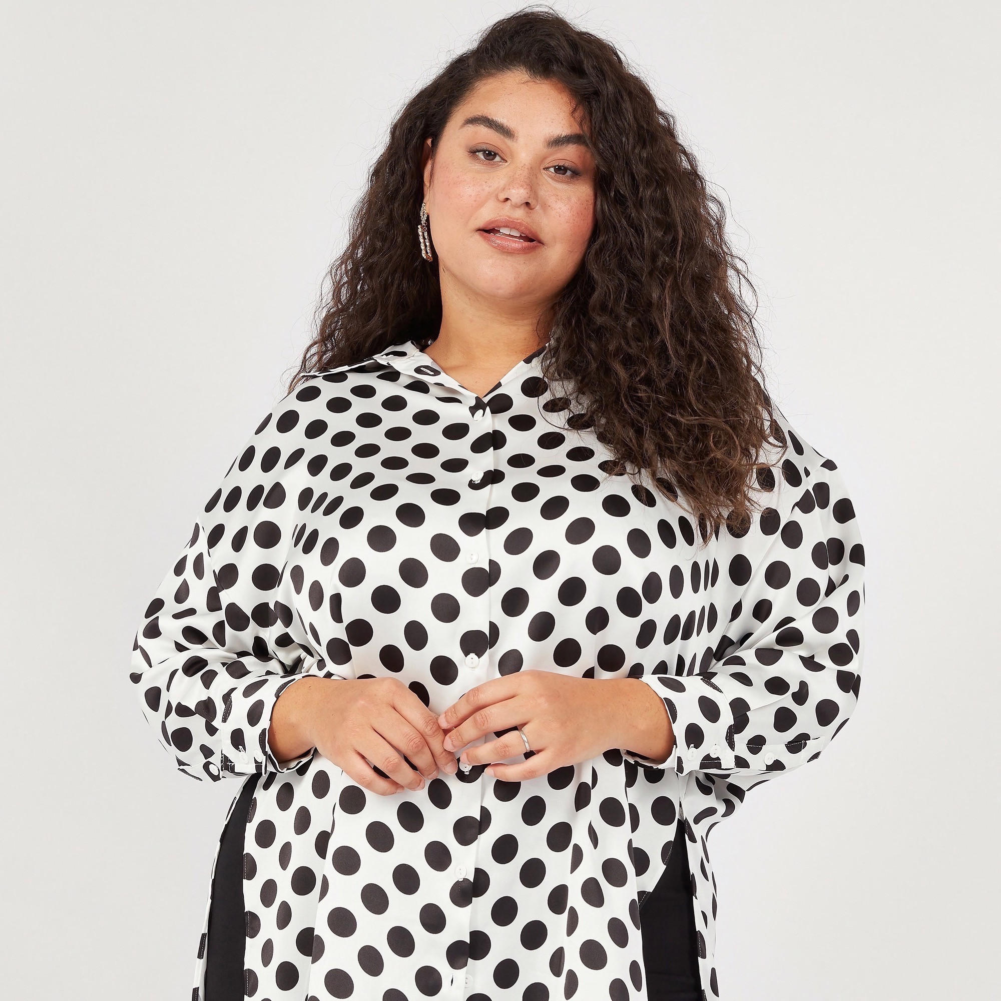 تونيك منقط بأطراف غير مستوية وأكمام طويلة-women-clothing-shirtsandblouses-blouses-image-5