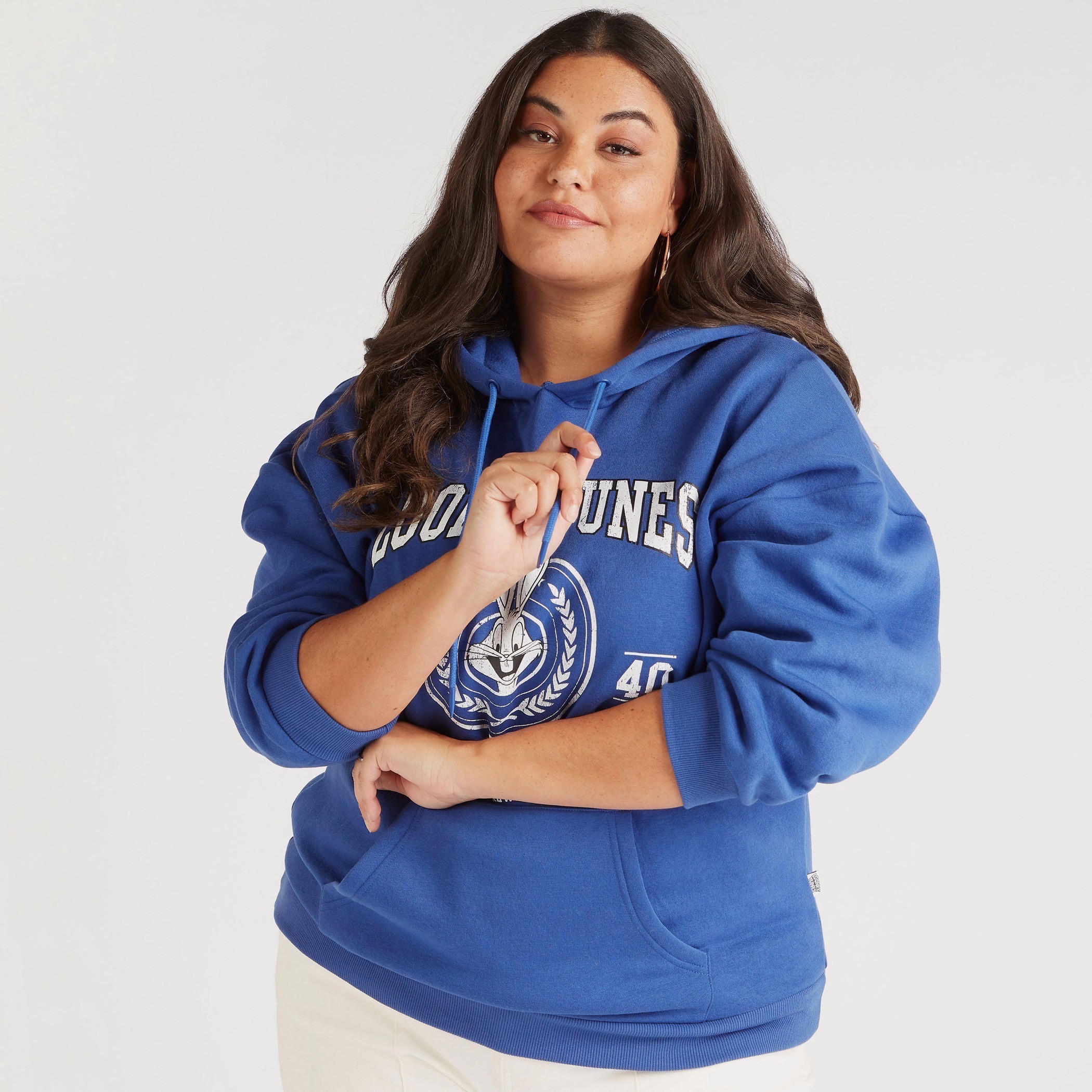 هودي بجيب كنغر وطبعات لوني تيونز-women-winterwear-hoodiesandsweatshirts-sweatshirts-image-1