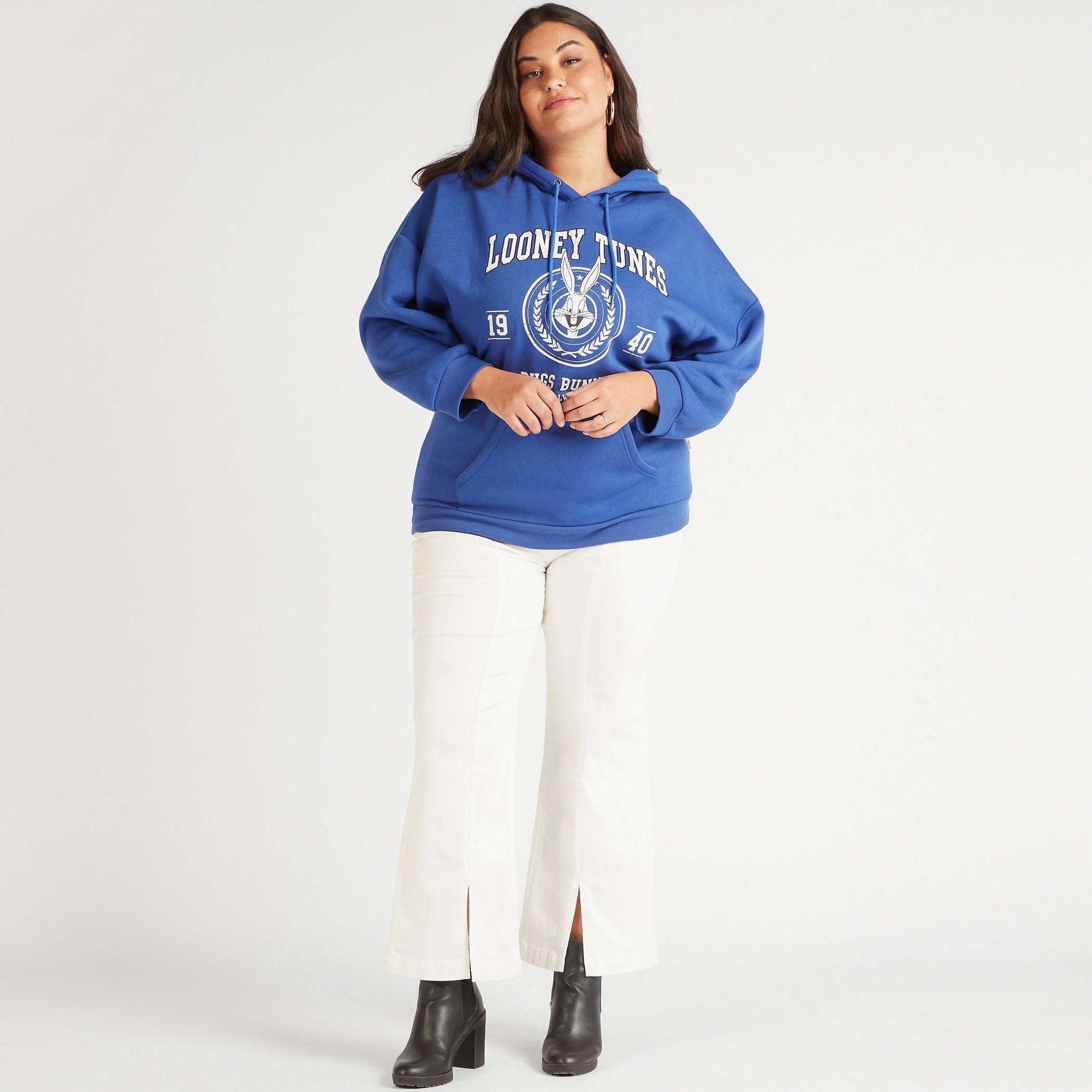 هودي بجيب كنغر وطبعات لوني تيونز-women-winterwear-hoodiesandsweatshirts-sweatshirts-image-2