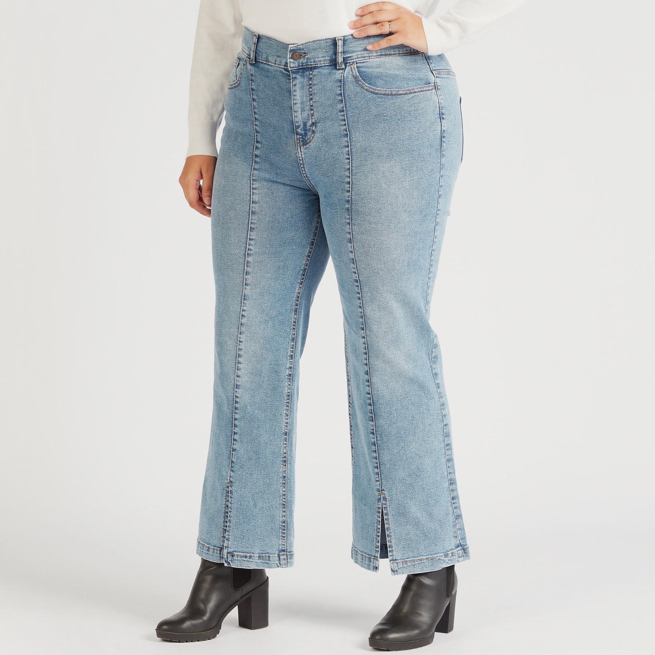 بنطلون جينز بخصر متوسّط الارتفاع وفتحات أماميّة وجيوب من لي كوبر-women-clothing-bottoms-jeans-image-1
