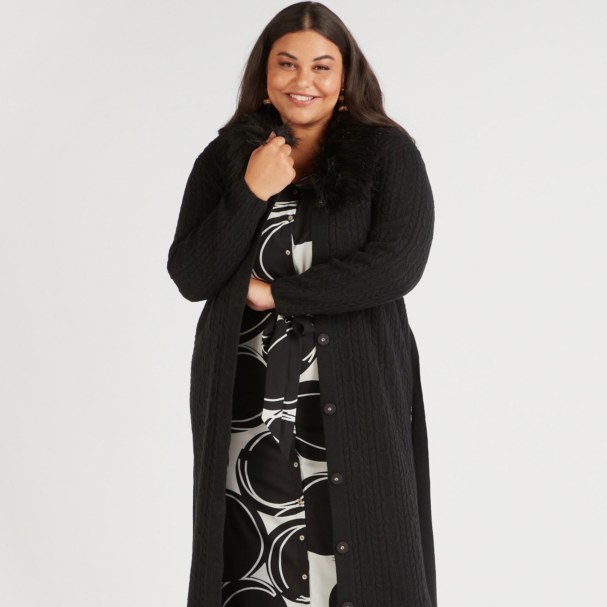 سترة طويلة بارزة الملمس بتفاصيل فرو وأربطة على الخصر-women-winterwear-cardigansandjumpers-cardigans-image-2