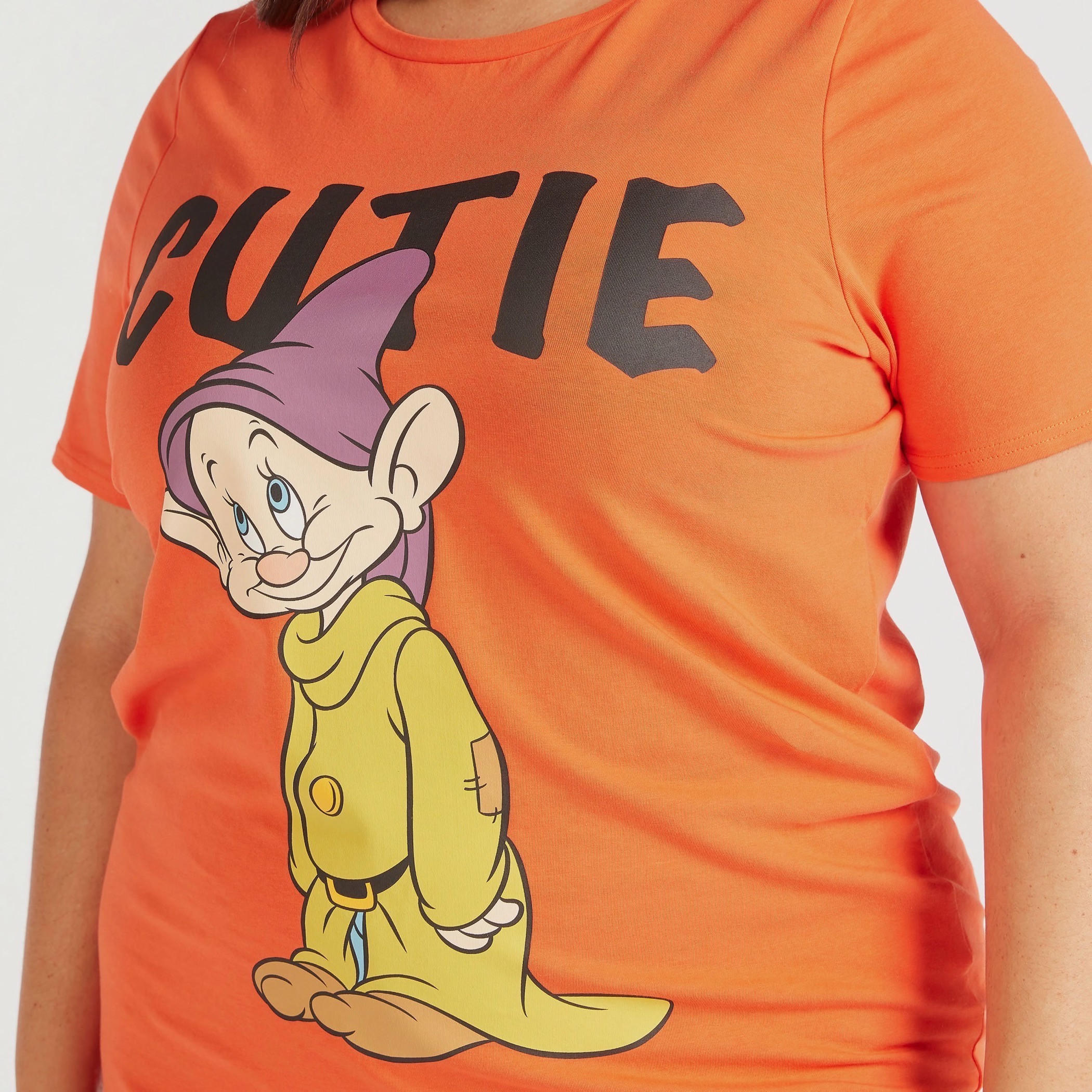 تيشيرت بياقة مستديرة وأكمام قصيرة وطبعات-women-clothing-tshirts-image-3