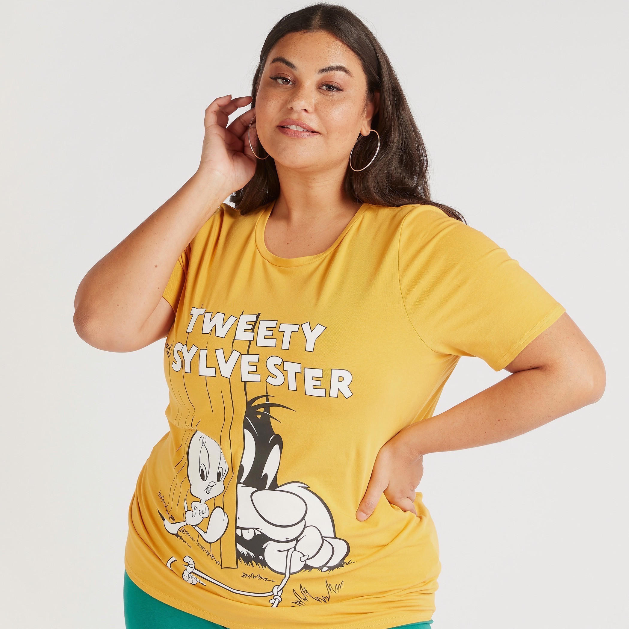 تيشيرت بياقة ضيقة وأكمام قصيرة وطبعات تويتي & سيلفيستر-women-clothing-tshirts-image-1