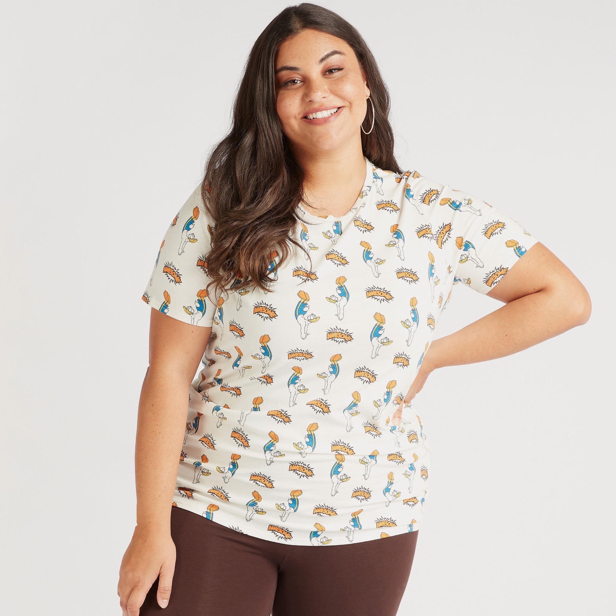 تيشيرت بياقة مستديرة وأكمام قصيرة وطبعات دونالد داك-women-clothing-tshirts-image-1