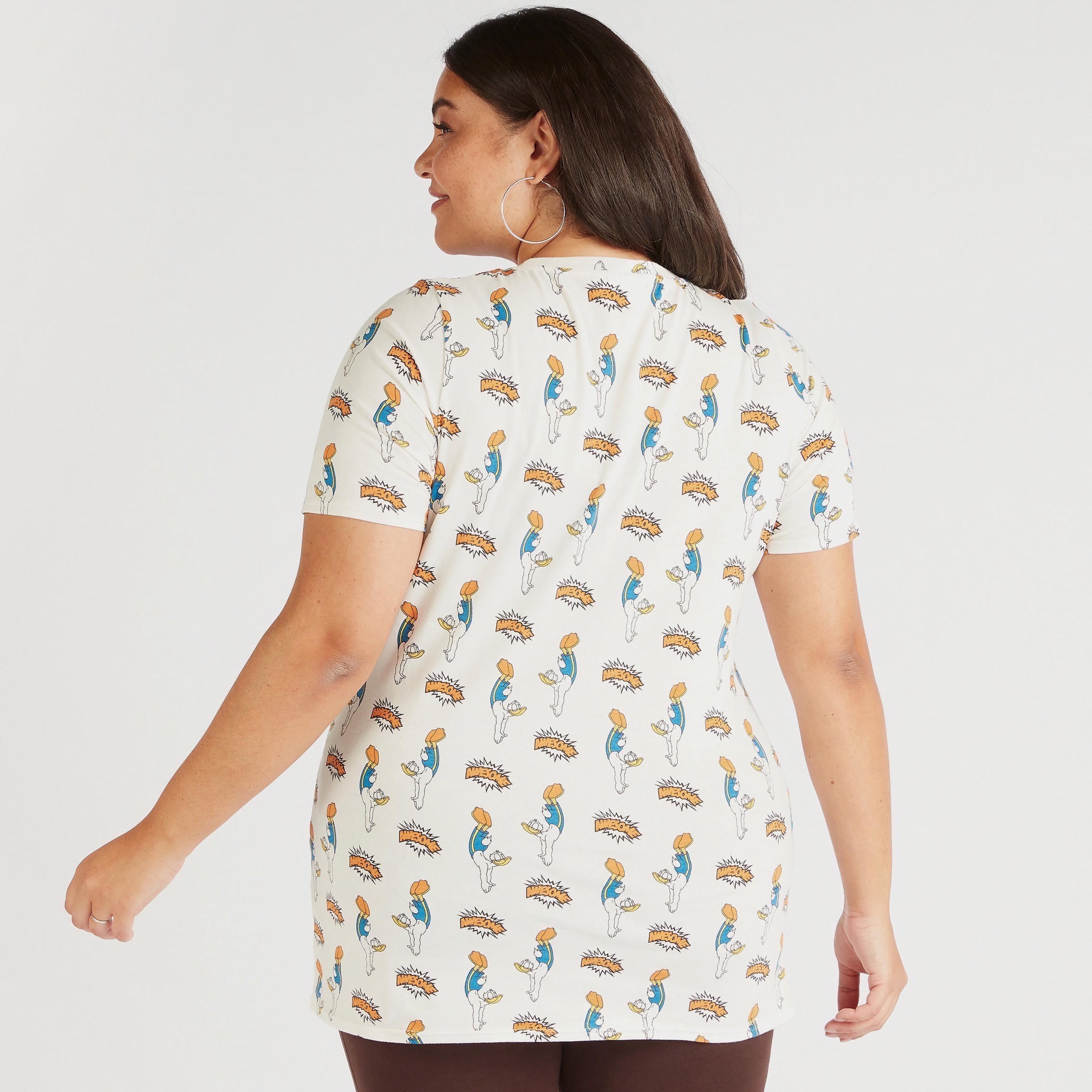 تيشيرت بياقة مستديرة وأكمام قصيرة وطبعات دونالد داك-women-clothing-tshirts-image-4