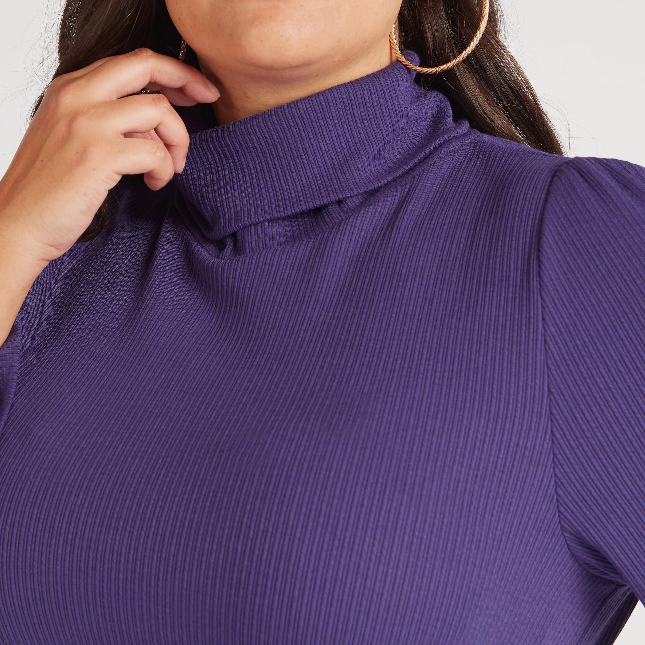 فستان ميدي واسع بارز الملمس بياقة عالية وتفاصيل فتجات جانبية وحزام-women-clothing-dresses-image-3