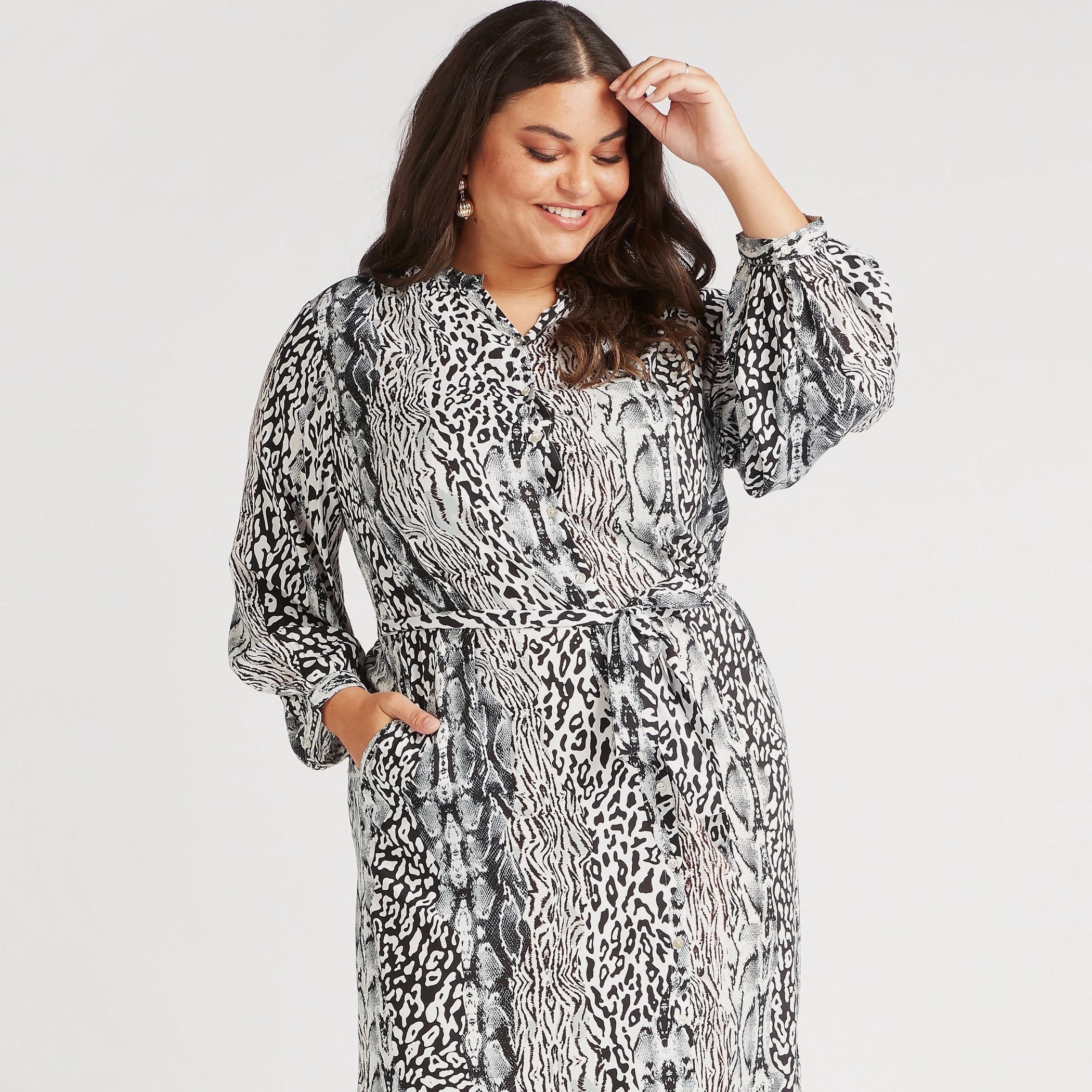فستان قميص طويل بطبعات حيوانات وأكمام طويلة وحزام رباط-women-clothing-dresses-image-3