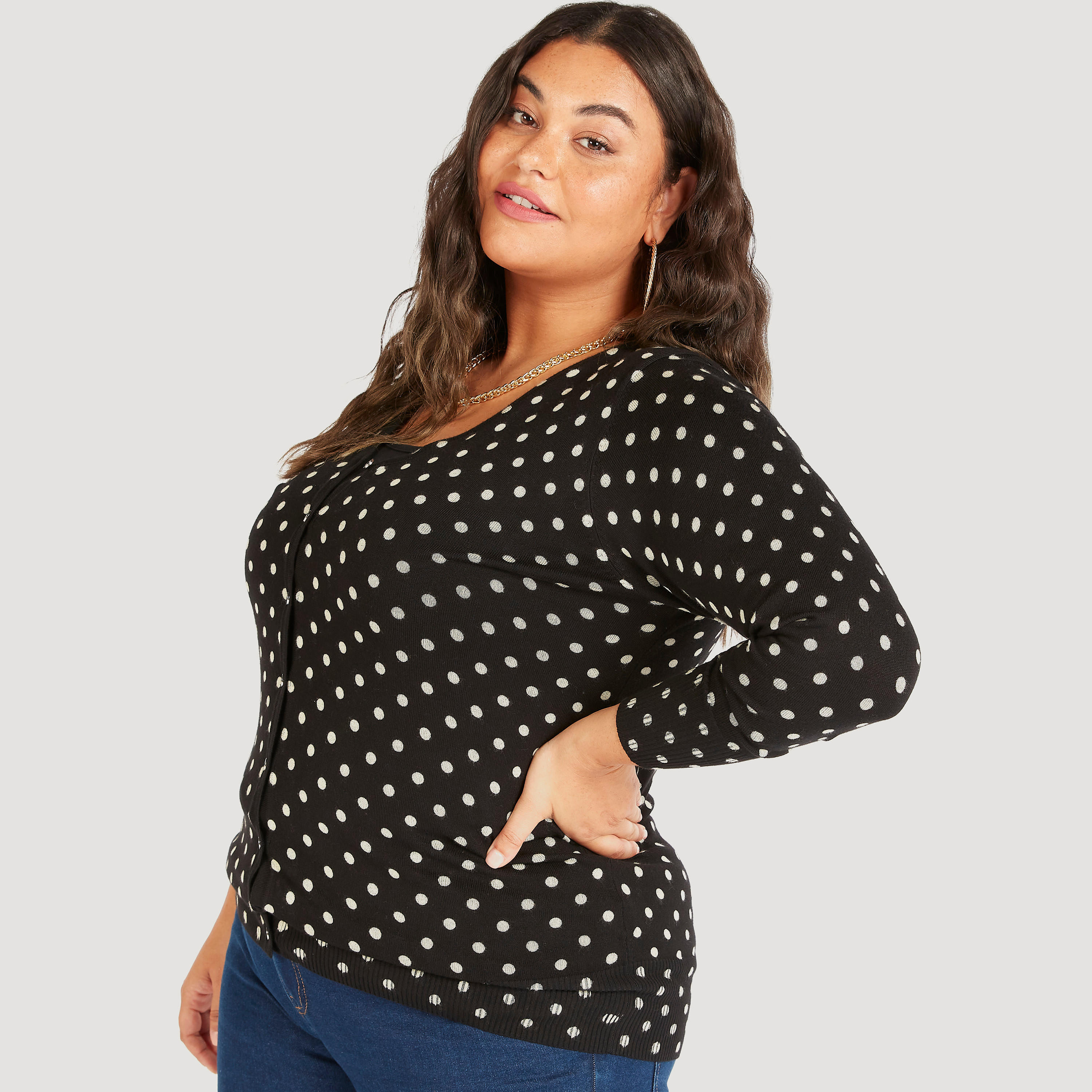 كارديجان بياقة V وزر إغلاق وطبعات منقطّة-women-winterwear-cardigansandjumpers-cardigans-image-1