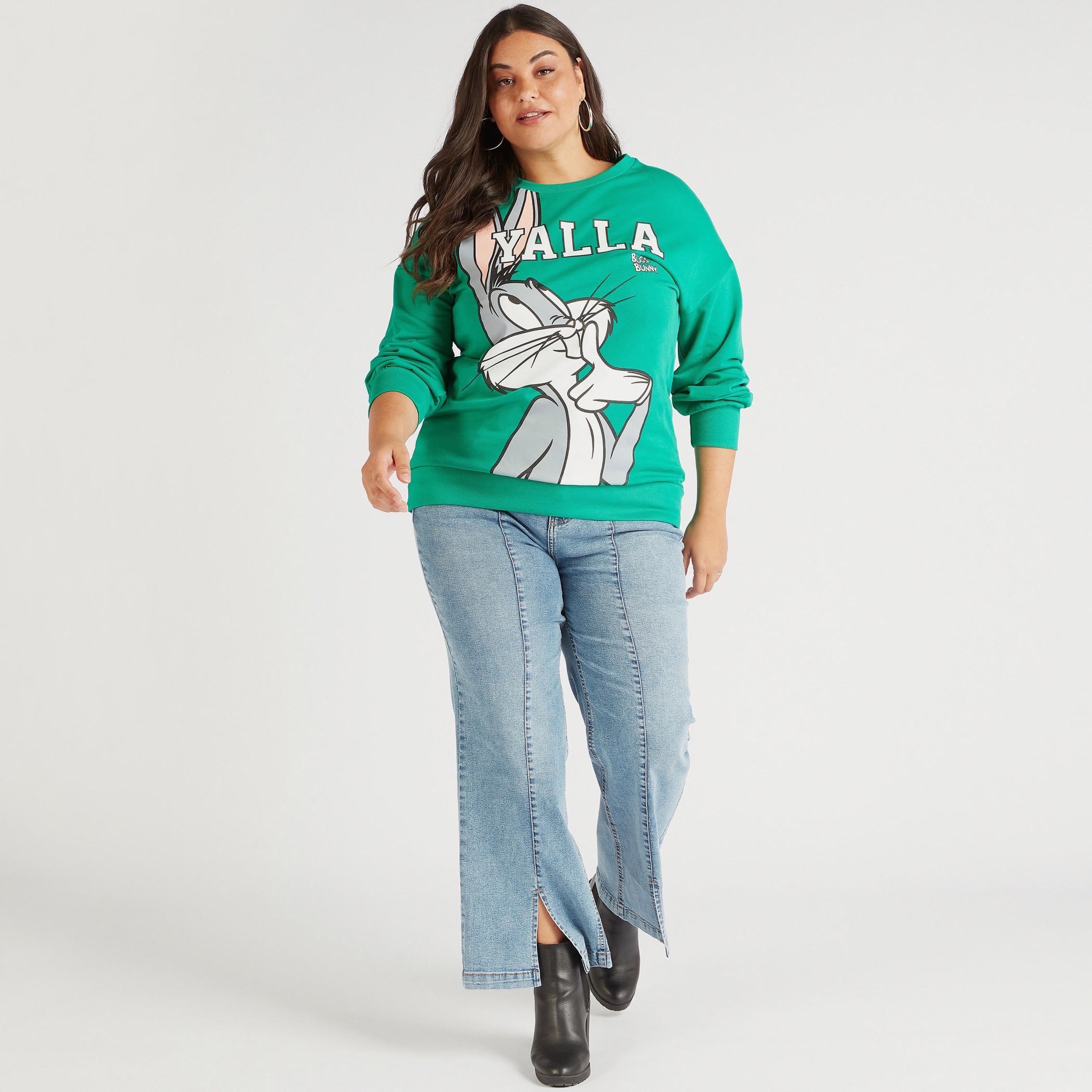 سويت شيرت بياقة ضيّقة وأكمام طويلة وطبعات باجز باني-women-winterwear-hoodiesandsweatshirts-sweatshirts-image-4