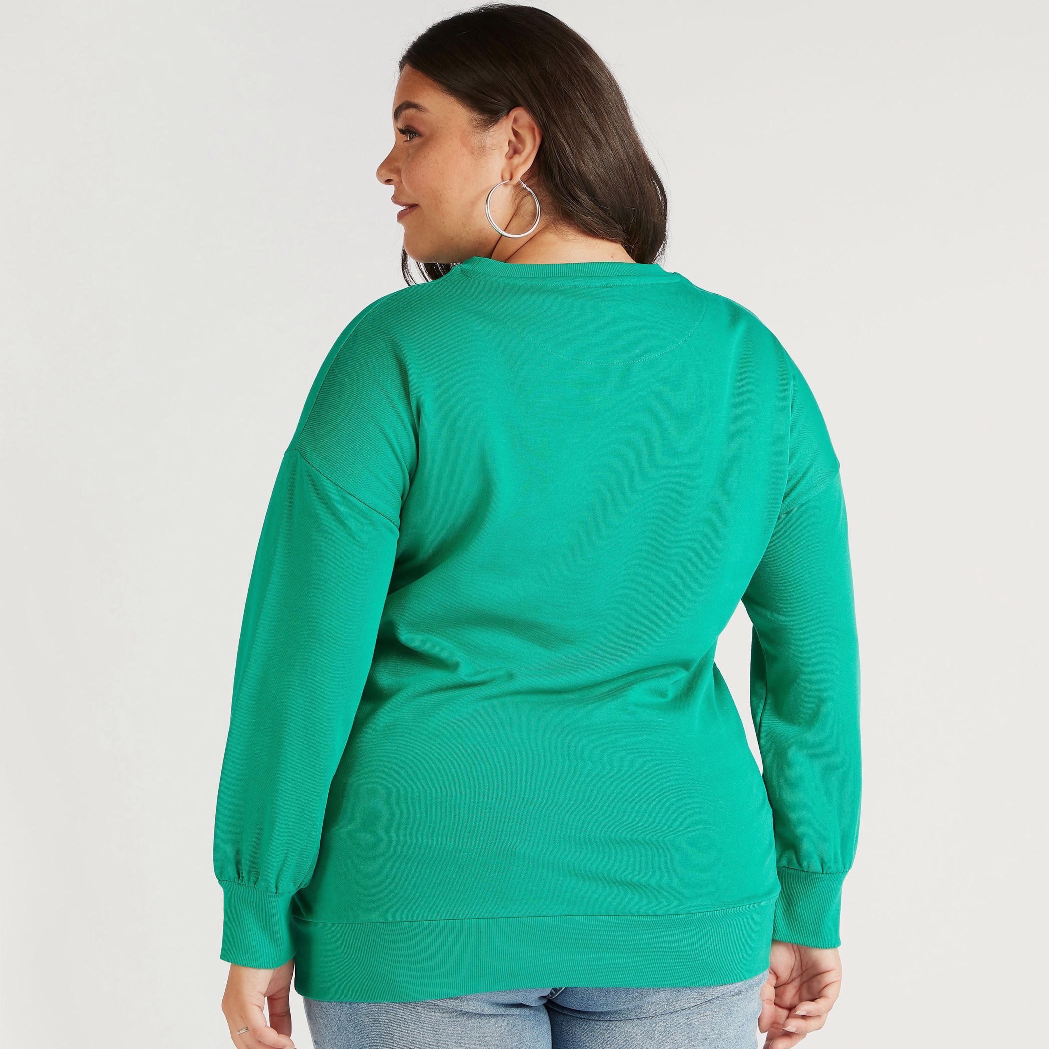 سويت شيرت بياقة ضيّقة وأكمام طويلة وطبعات باجز باني-women-winterwear-hoodiesandsweatshirts-sweatshirts-image-1